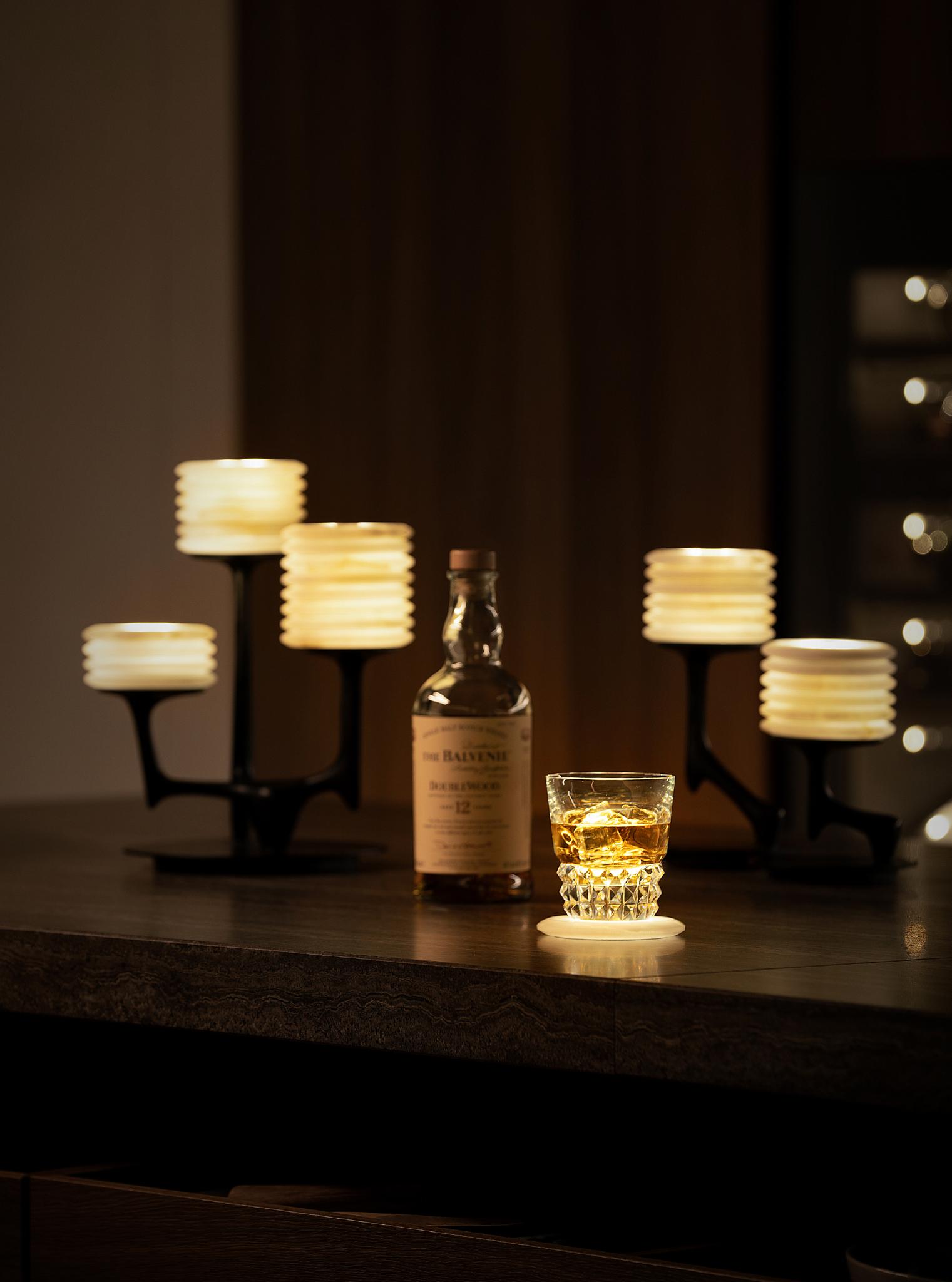 Moorgen x Steve Leung Smart Charging Desk Lamp