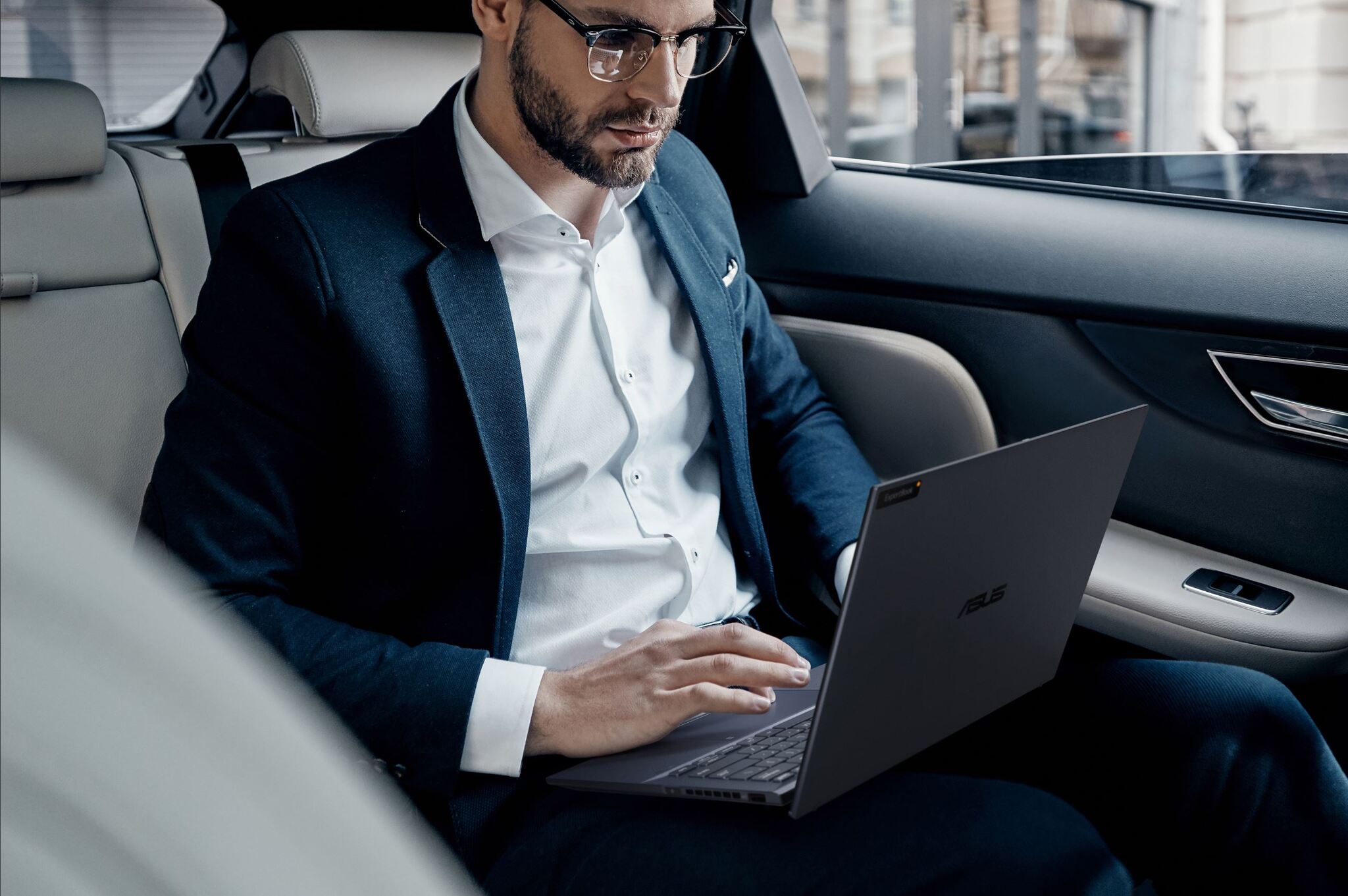 ASUS Expertbook B9 OLED