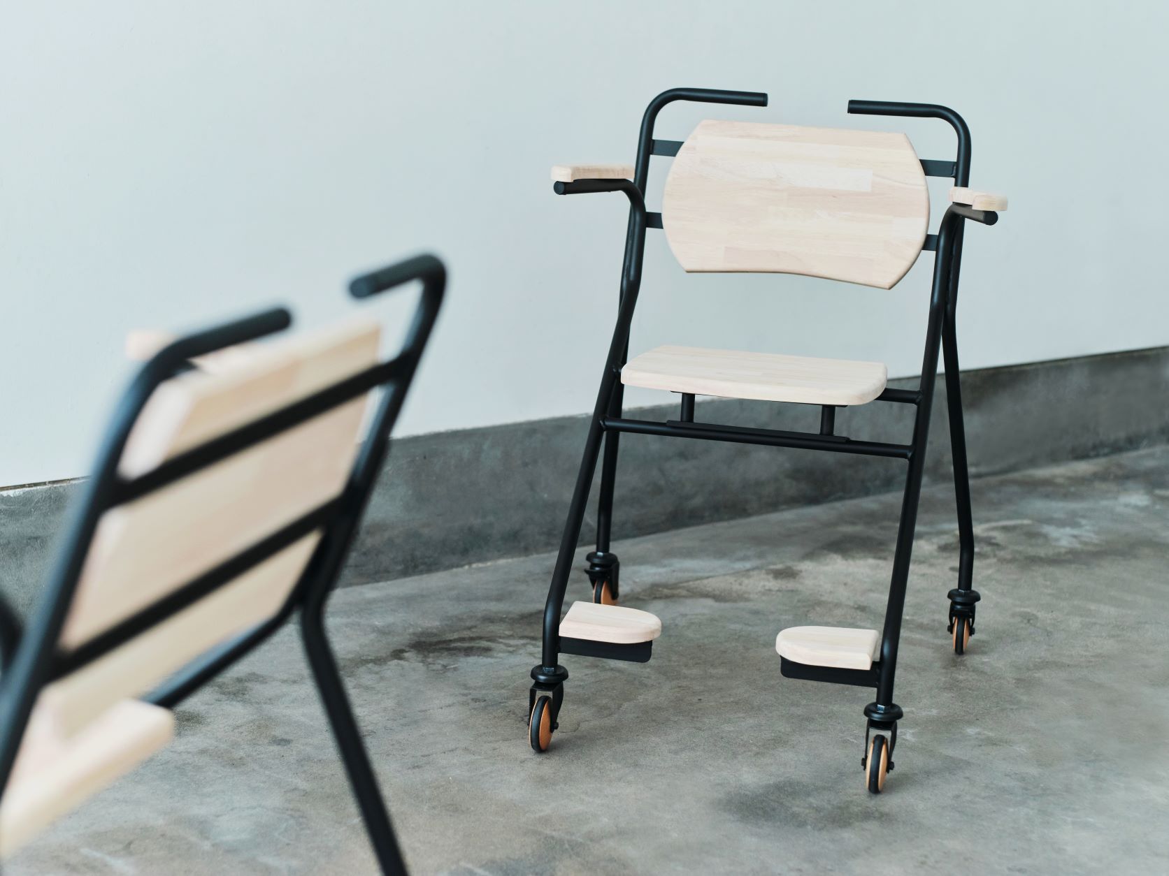 STACKABLE WHEELCHAIR by Adachi Clinic Kobe