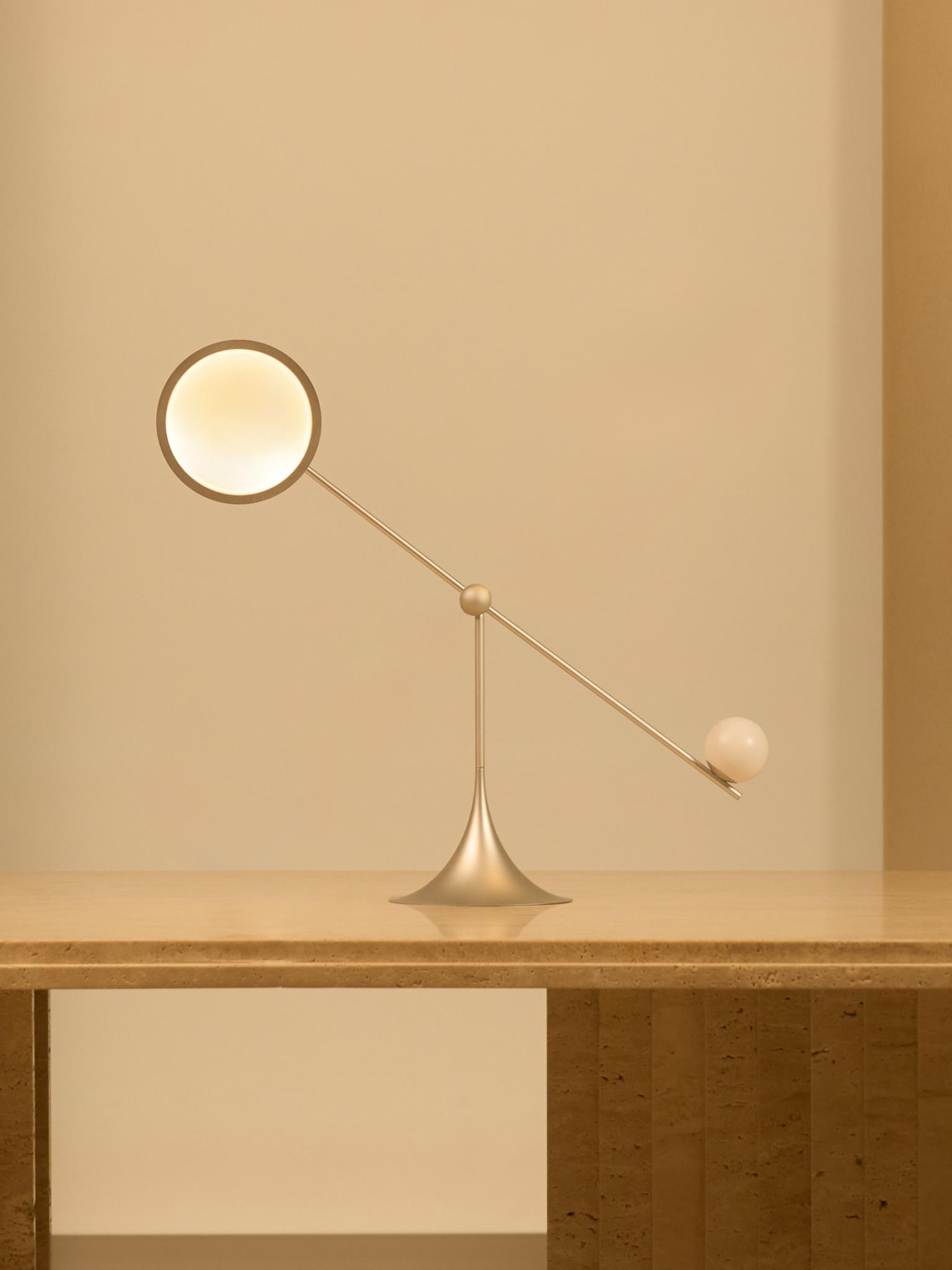Ovo desk lamp