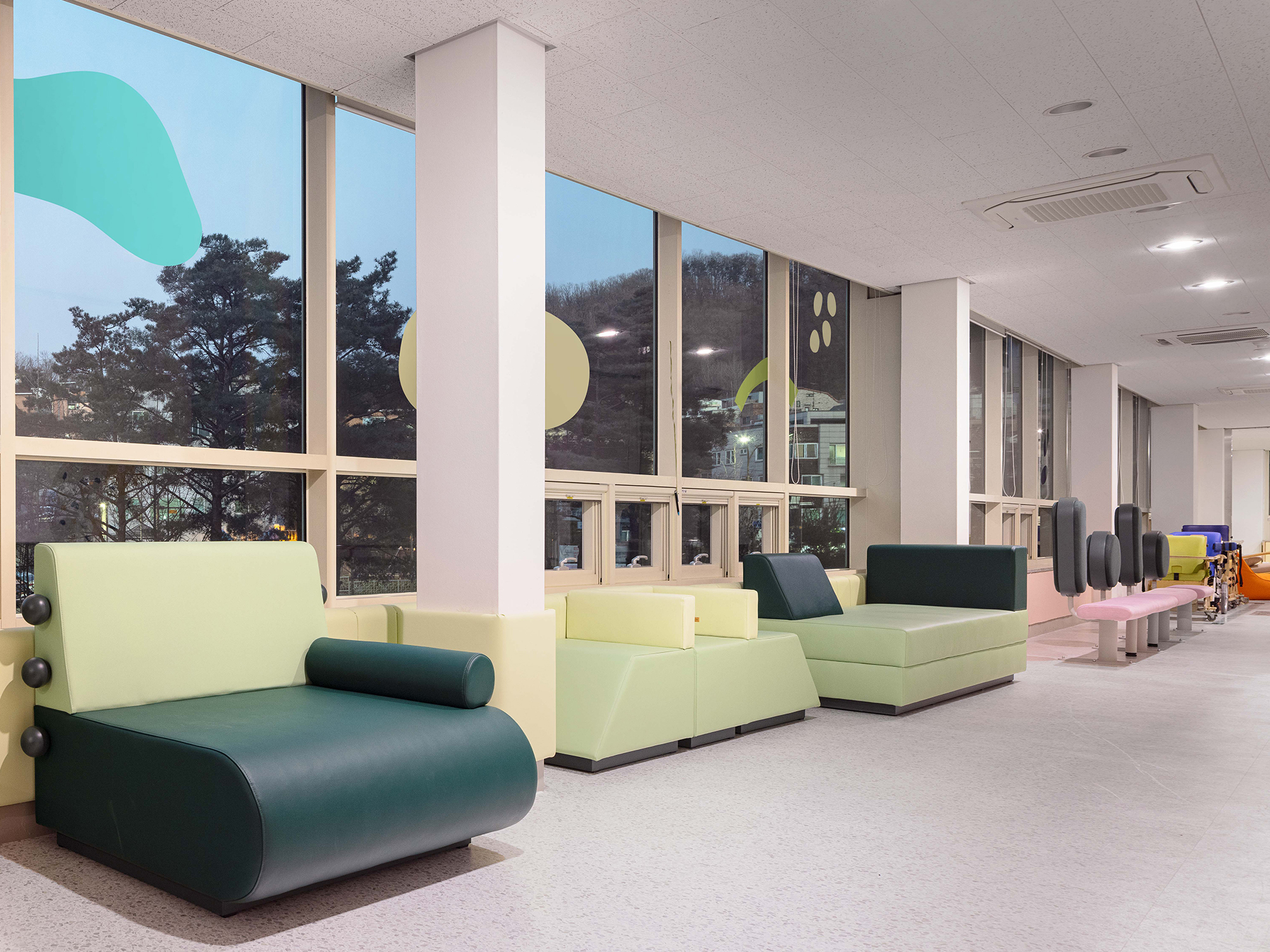 1000 Seats 1000 Feelings 1000 Words