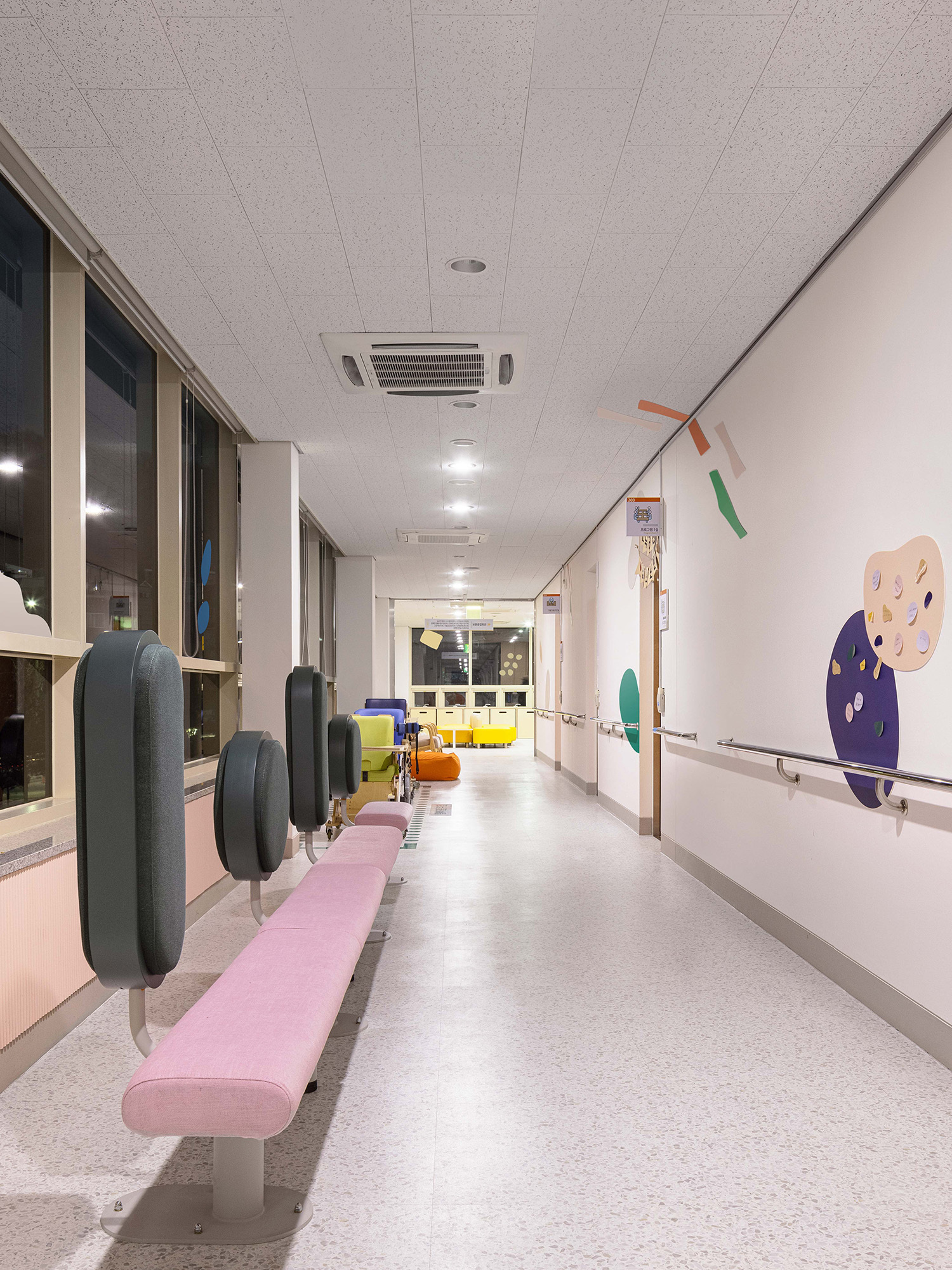 1000 Seats 1000 Feelings 1000 Words