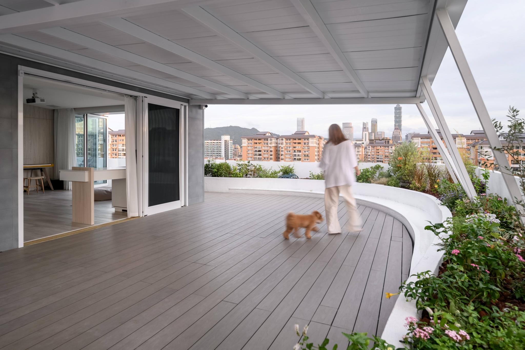 Living in Symbiosis with Nature