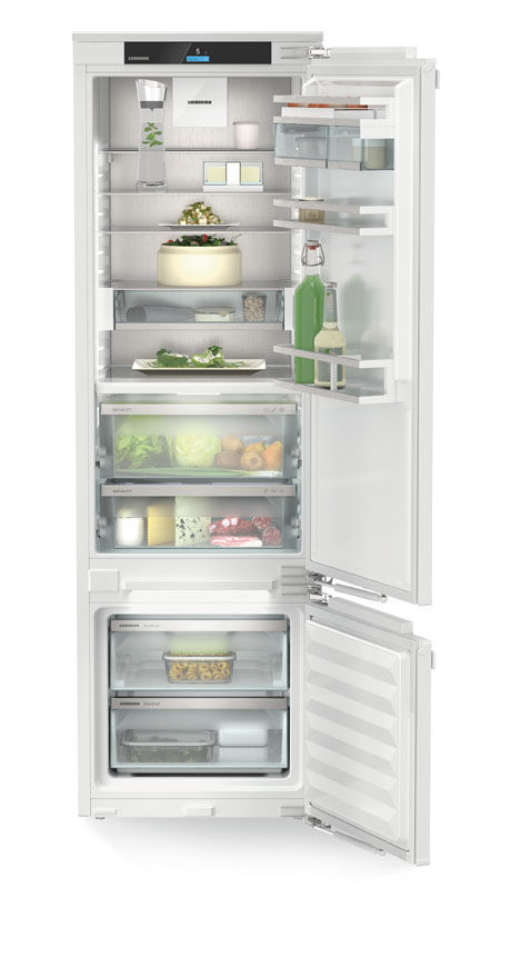 Fully integrated fridge-freezer