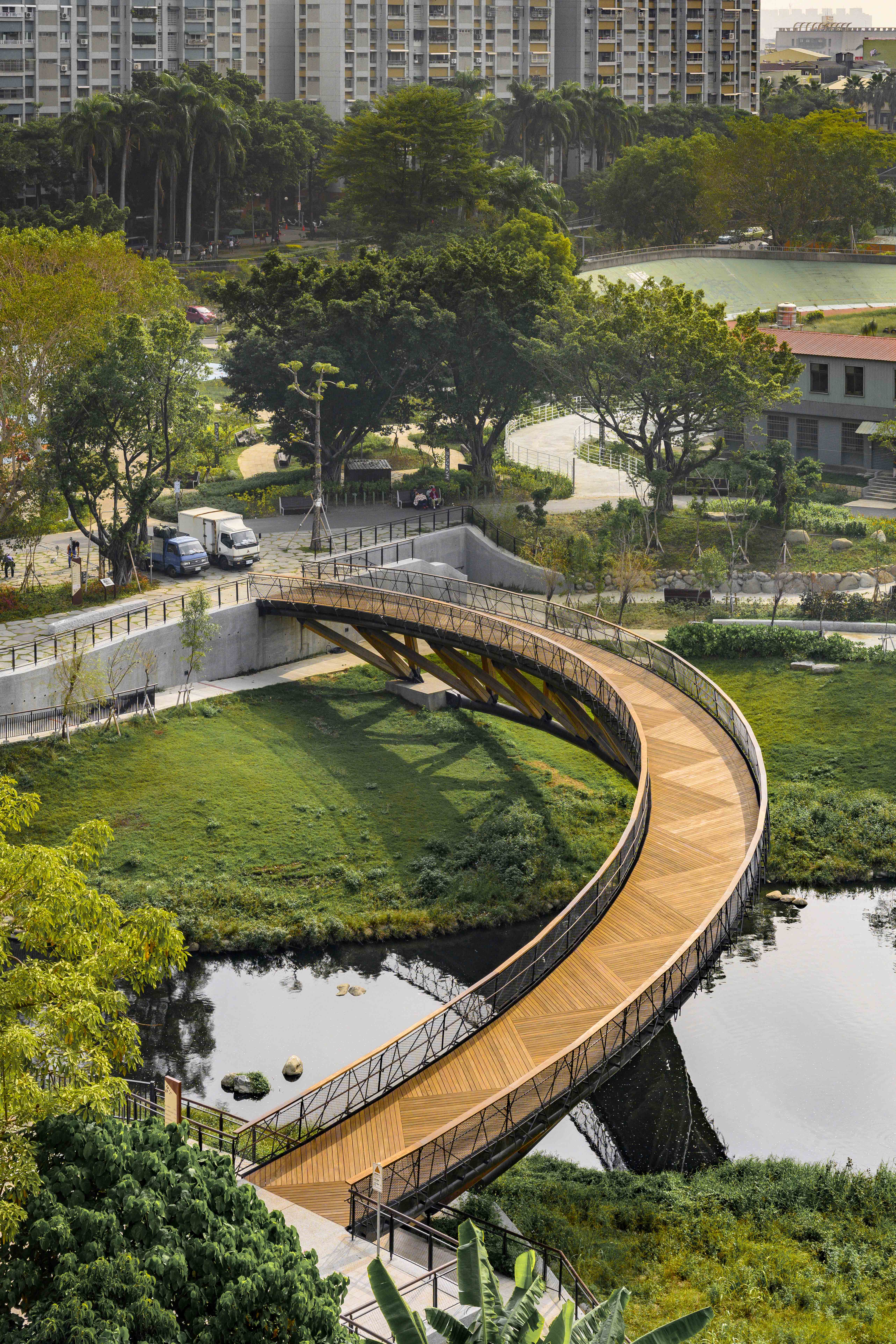 Tainan Zhuxi Moon-Viewing Bridge