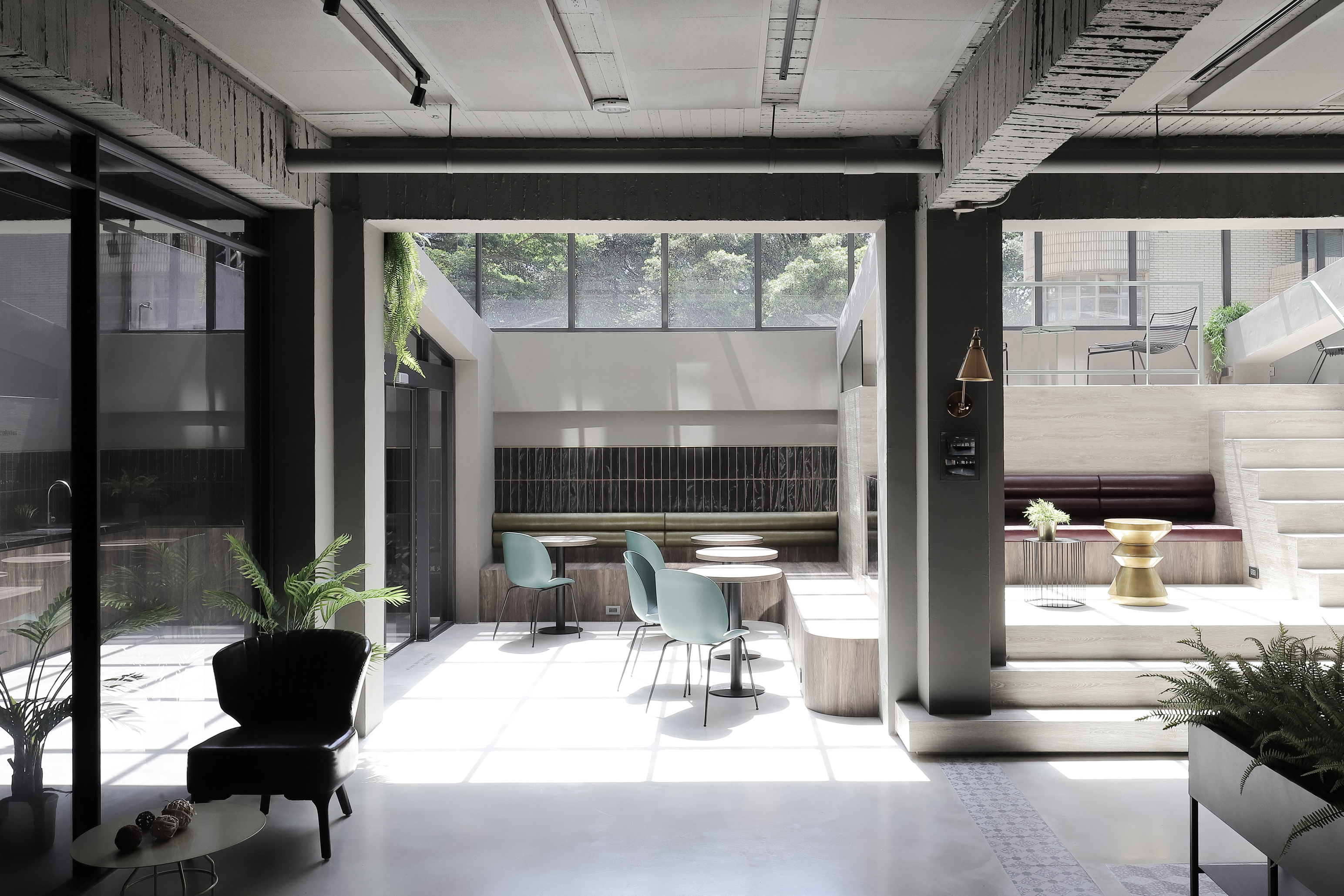 Lounge 12