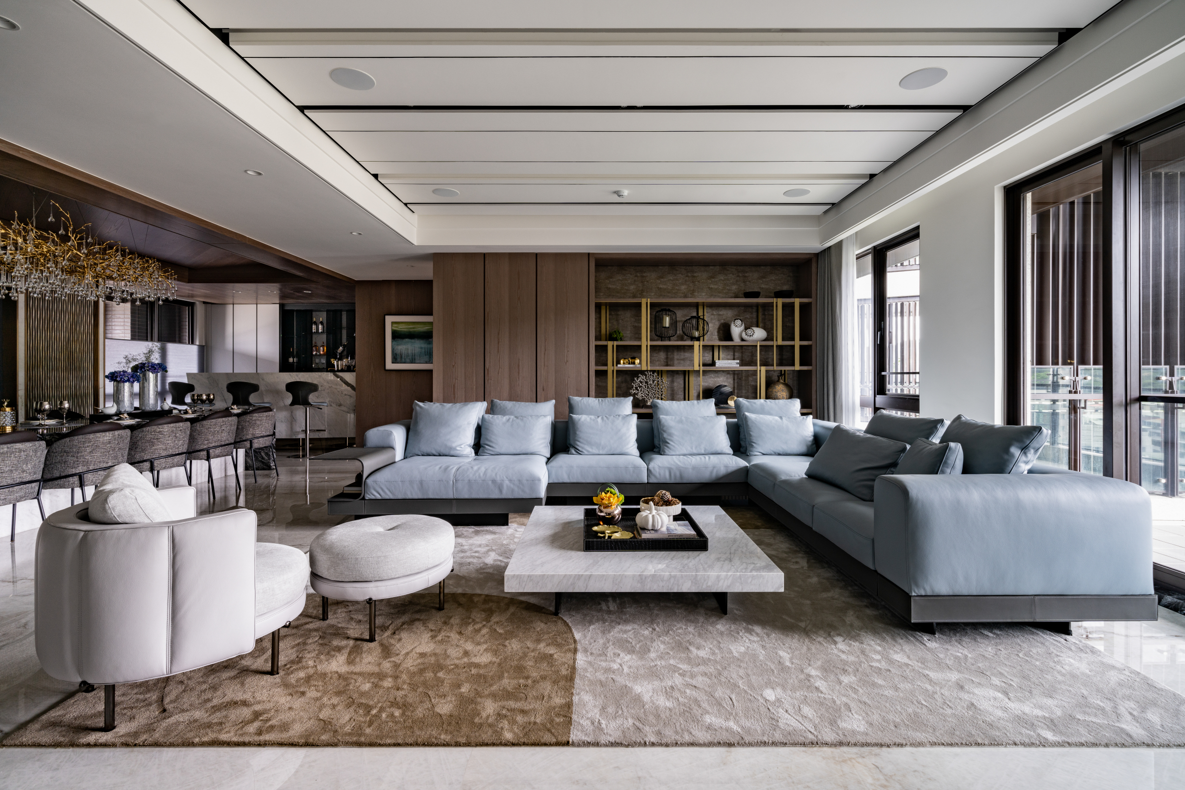 Elegant and Luxurious Mansion