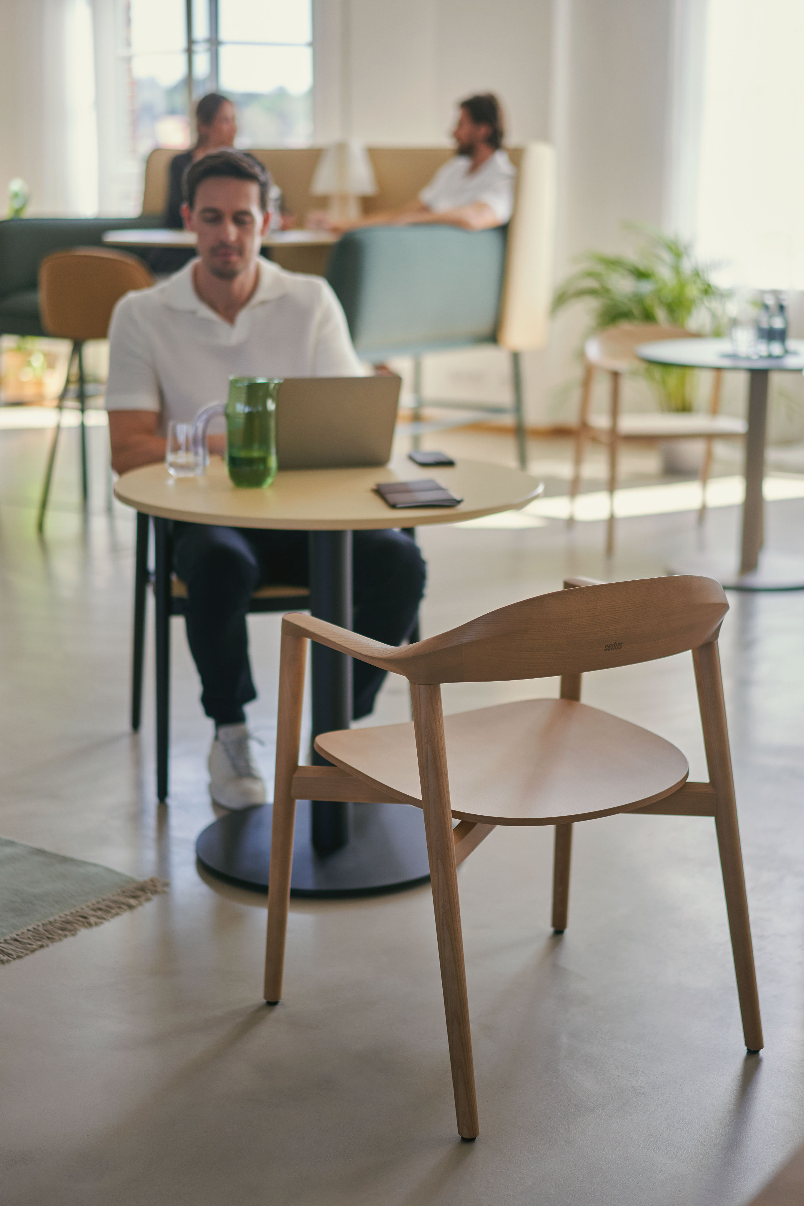 se:cafe wooden chair