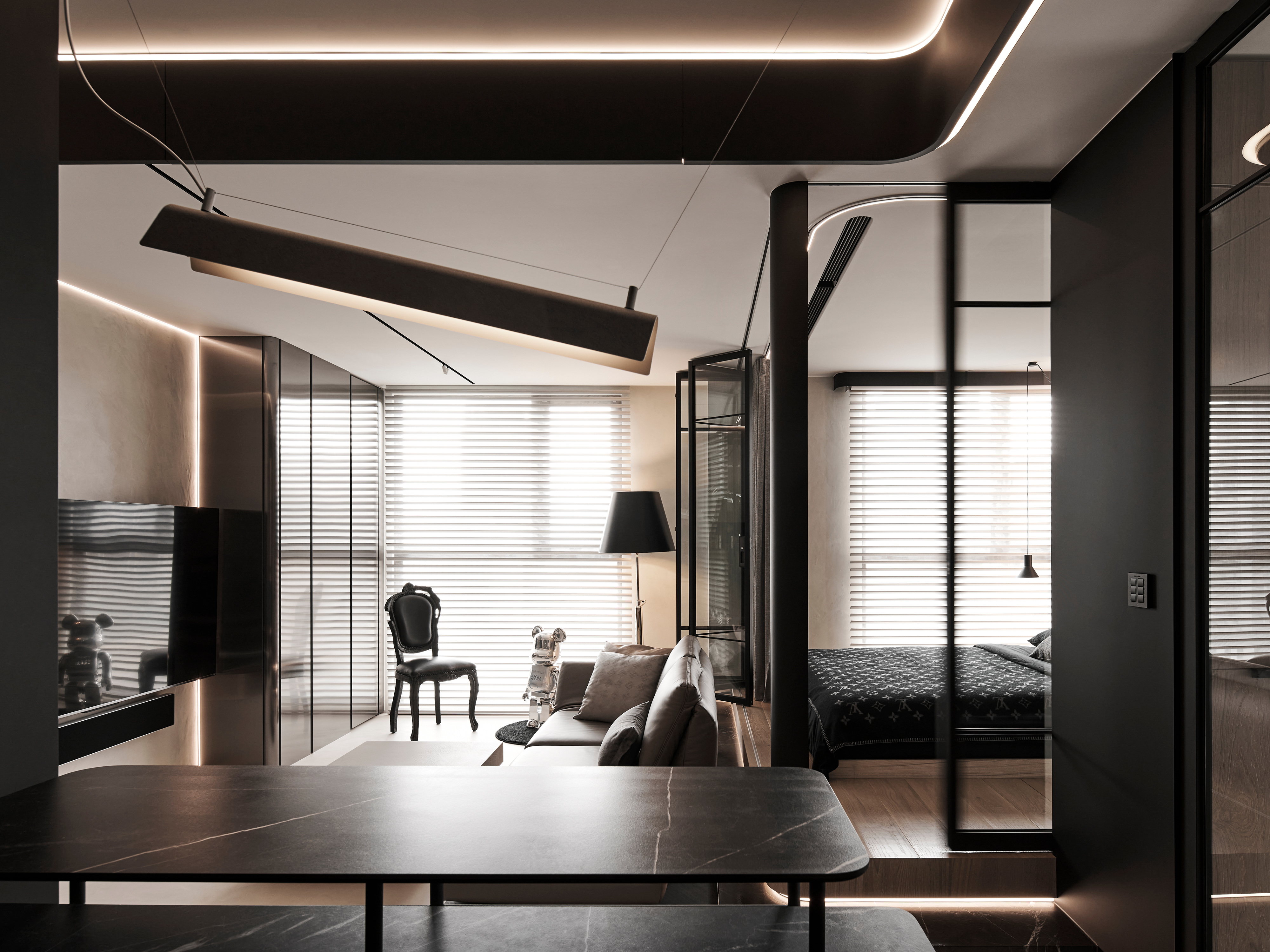 Variable and tranquil house