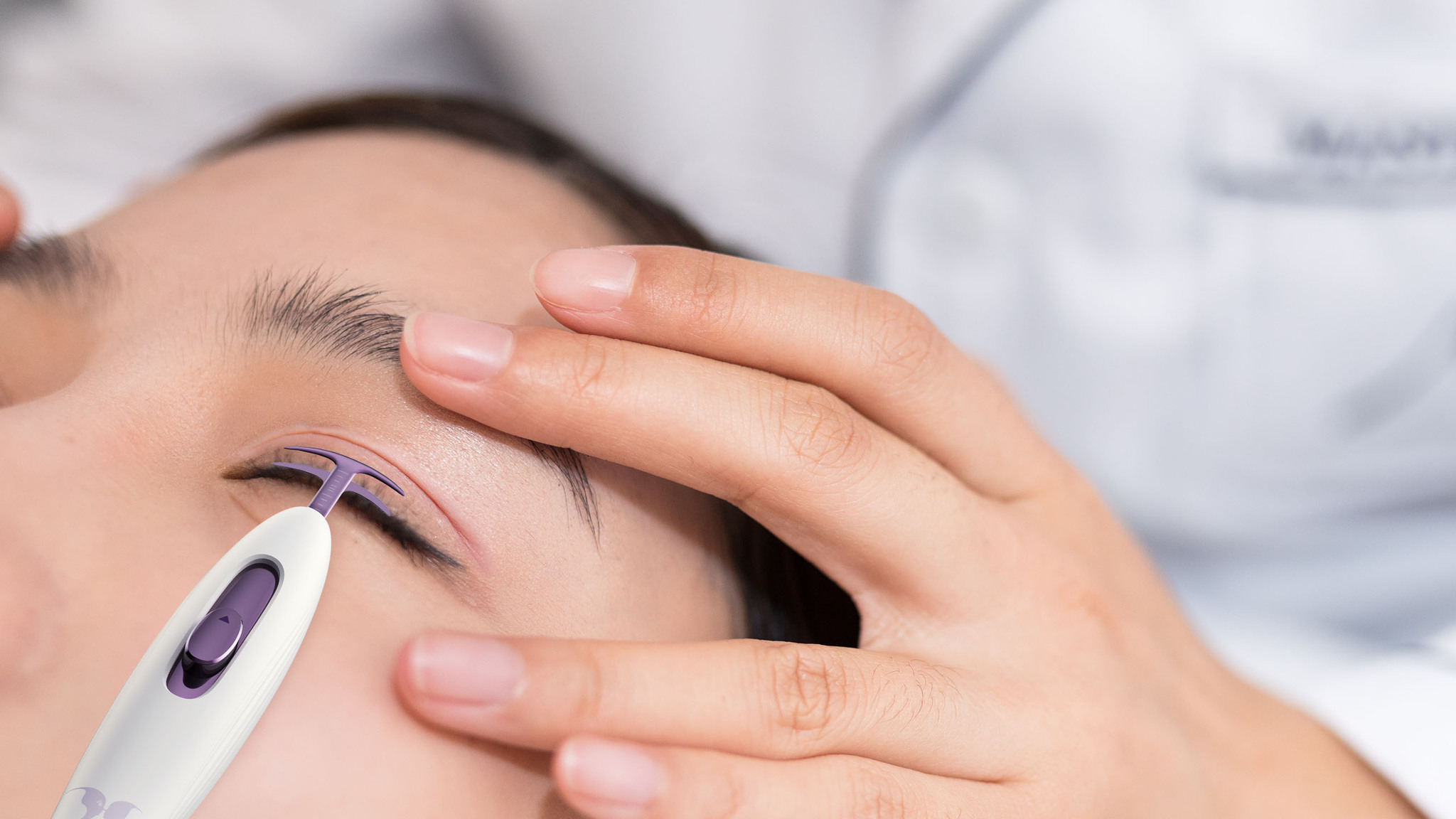 Whale-tail Shaped Cosmetic Orientator