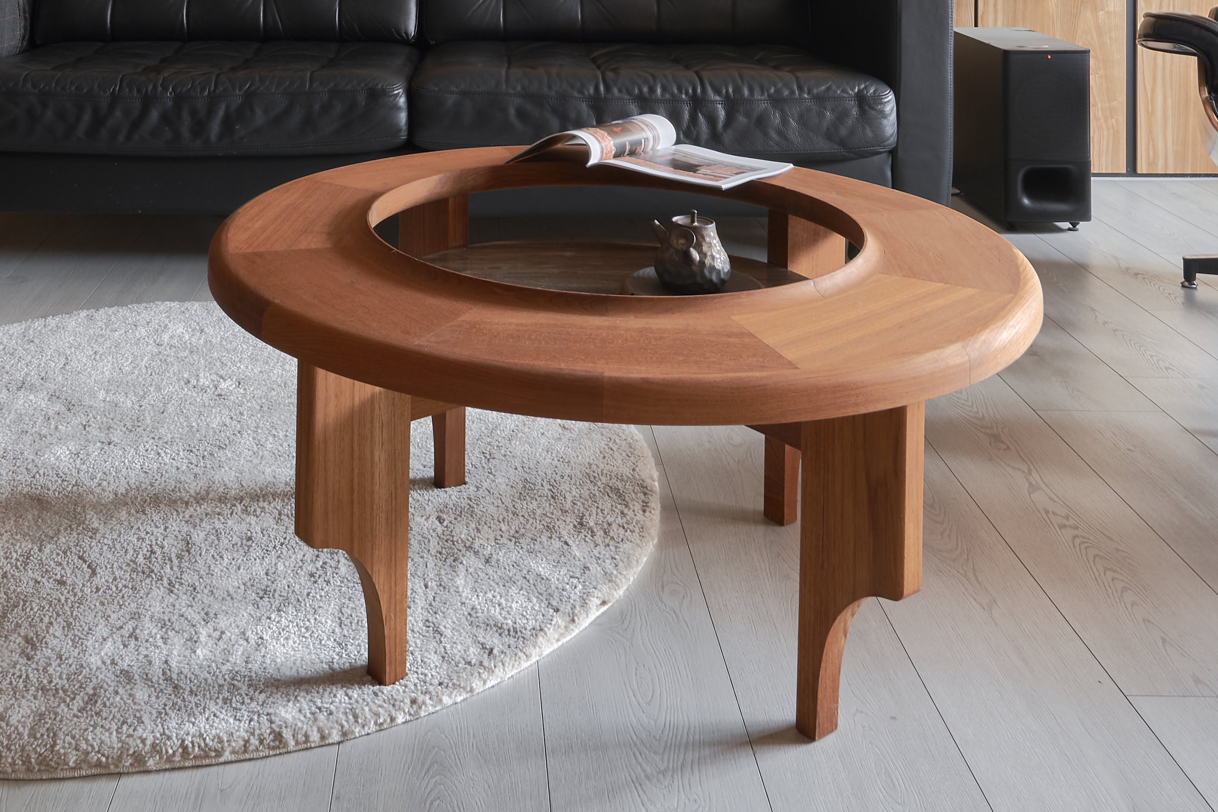 Round Case Table