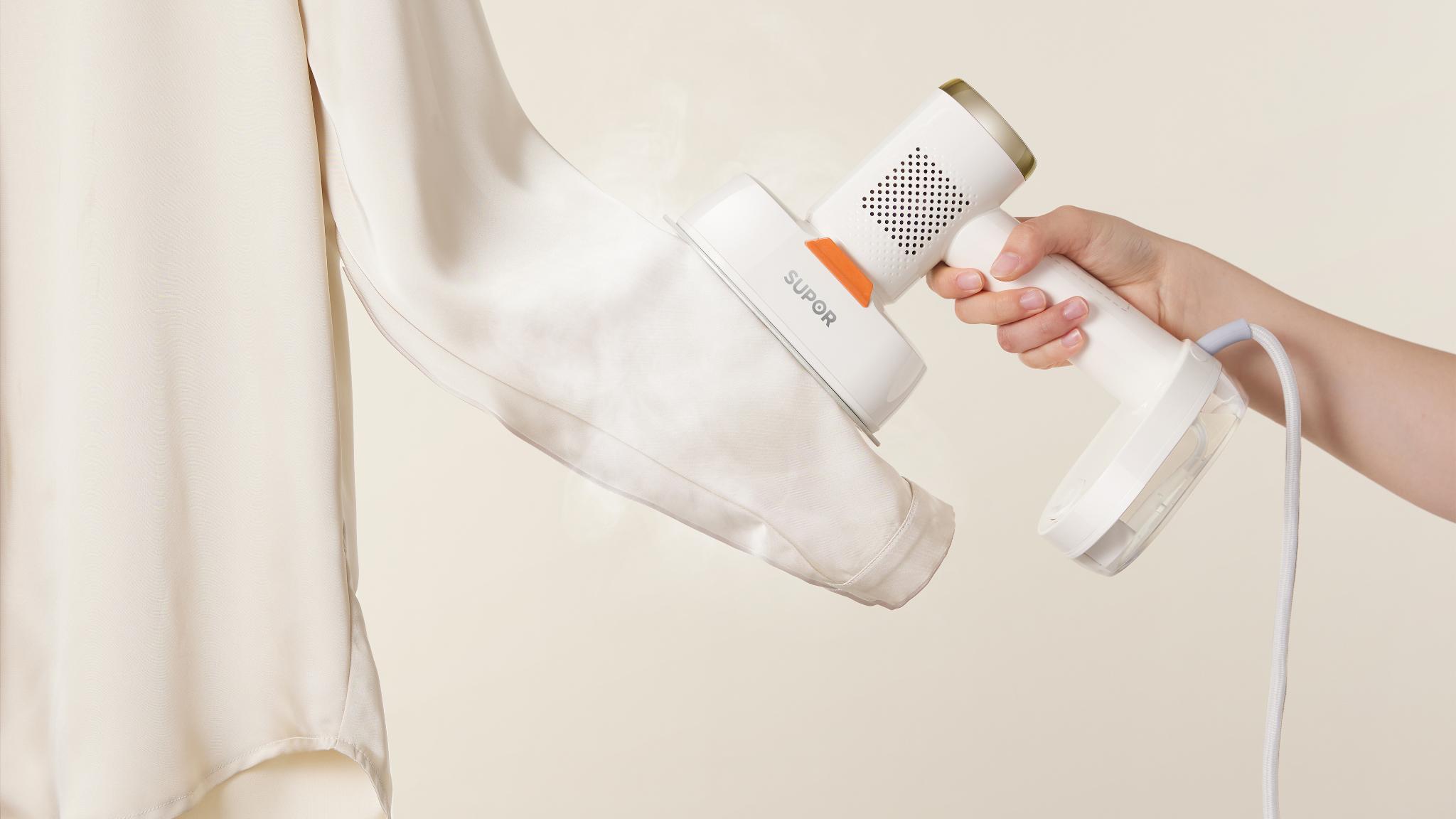 SUPOR 920 Suction-enabled handheld garment steamer
