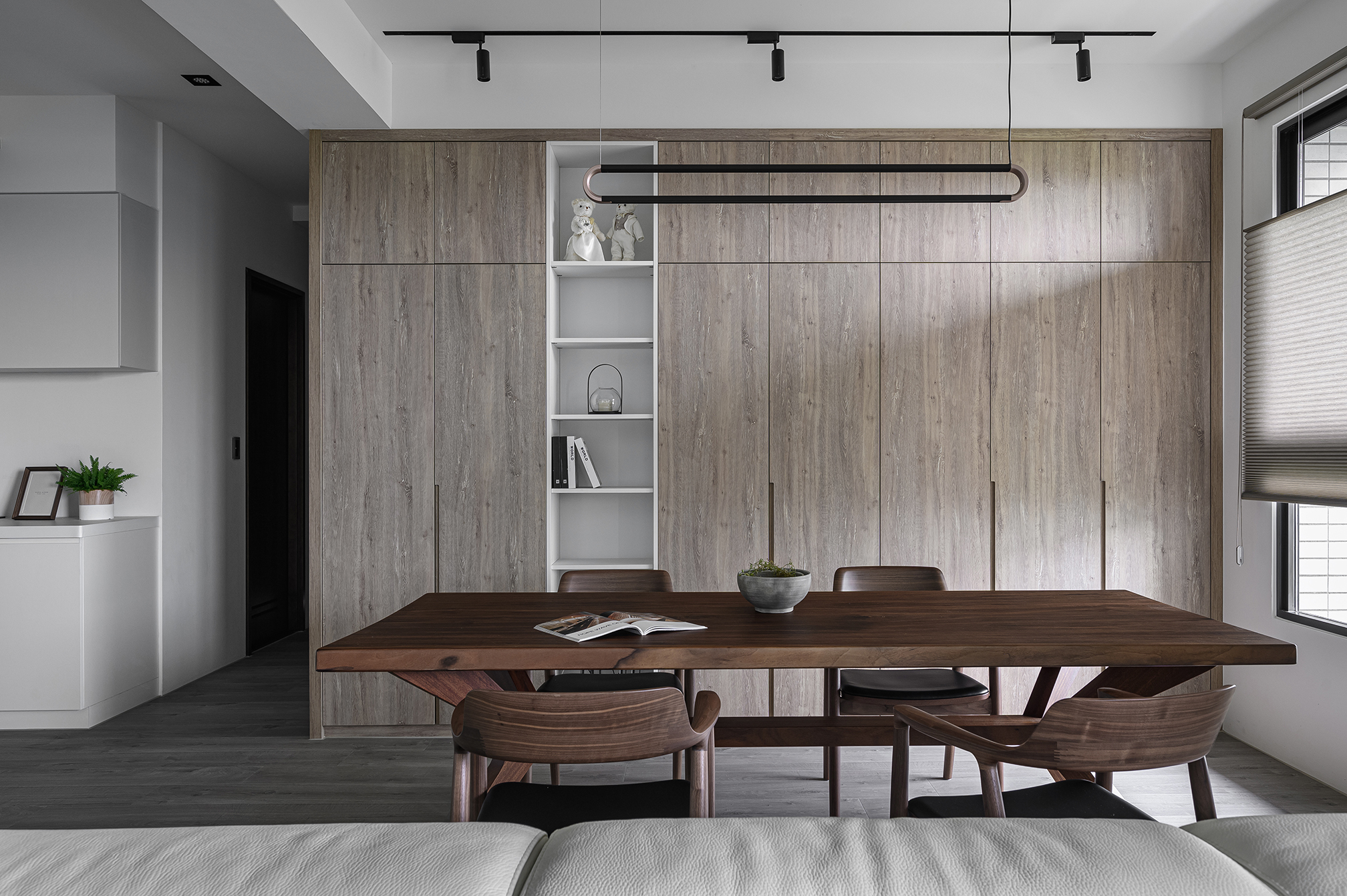 Evokes a peaceful and comfortable feeling