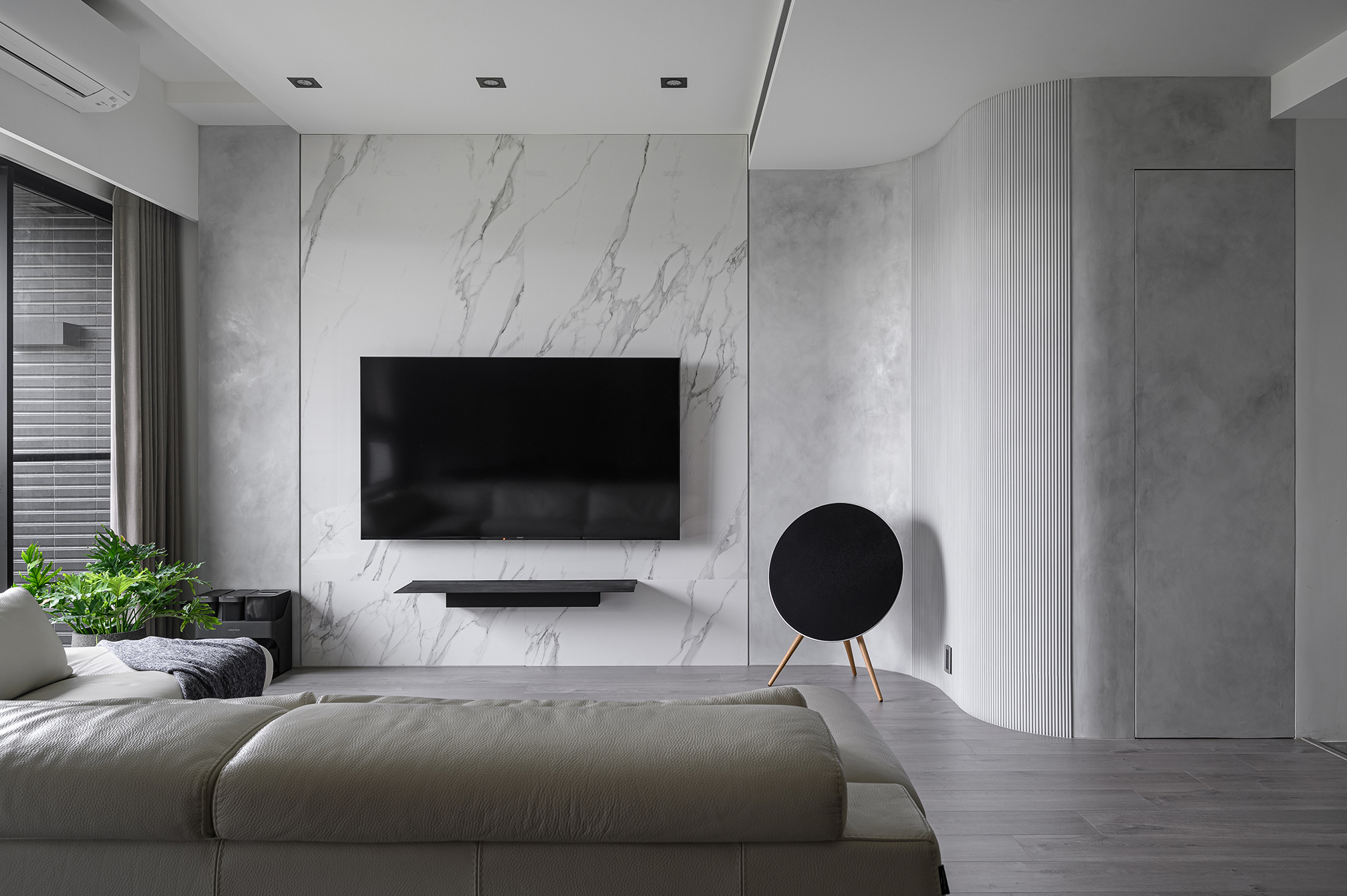 Evokes a peaceful and comfortable feeling