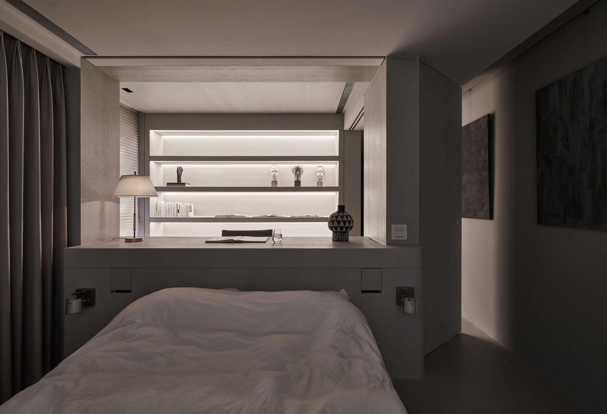 In the trail of light