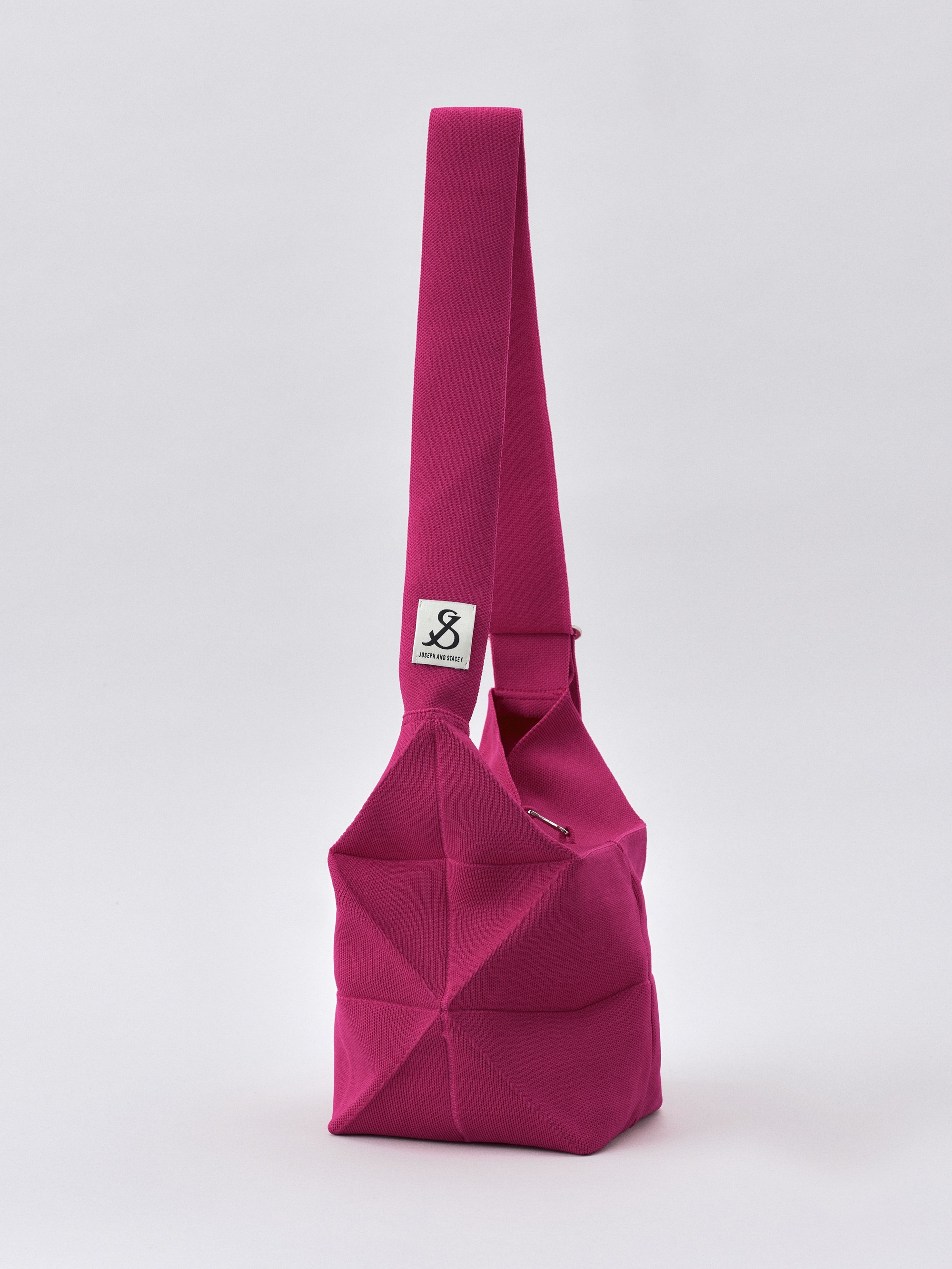 iF Design - Lucky Pleats Knit Off City Bucket