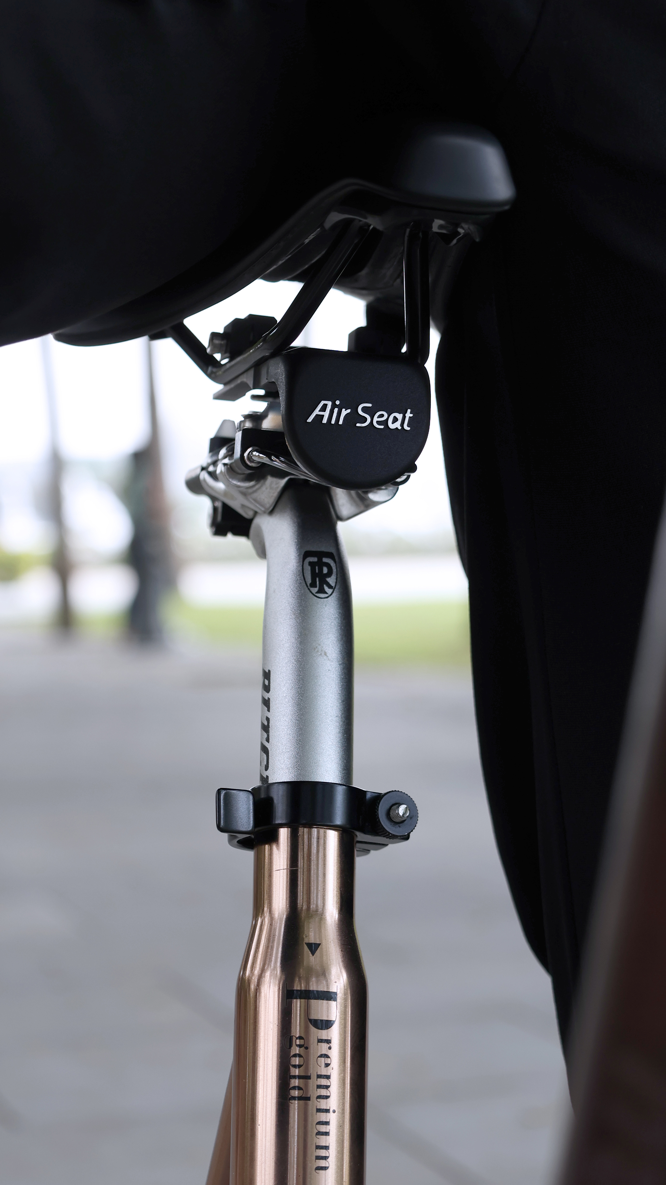Air Seat - Full-Floating Saddle Suspension System