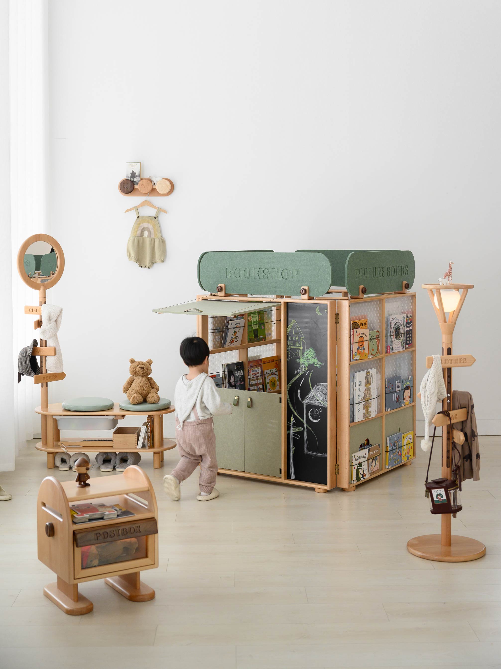 Newsstand picture book House