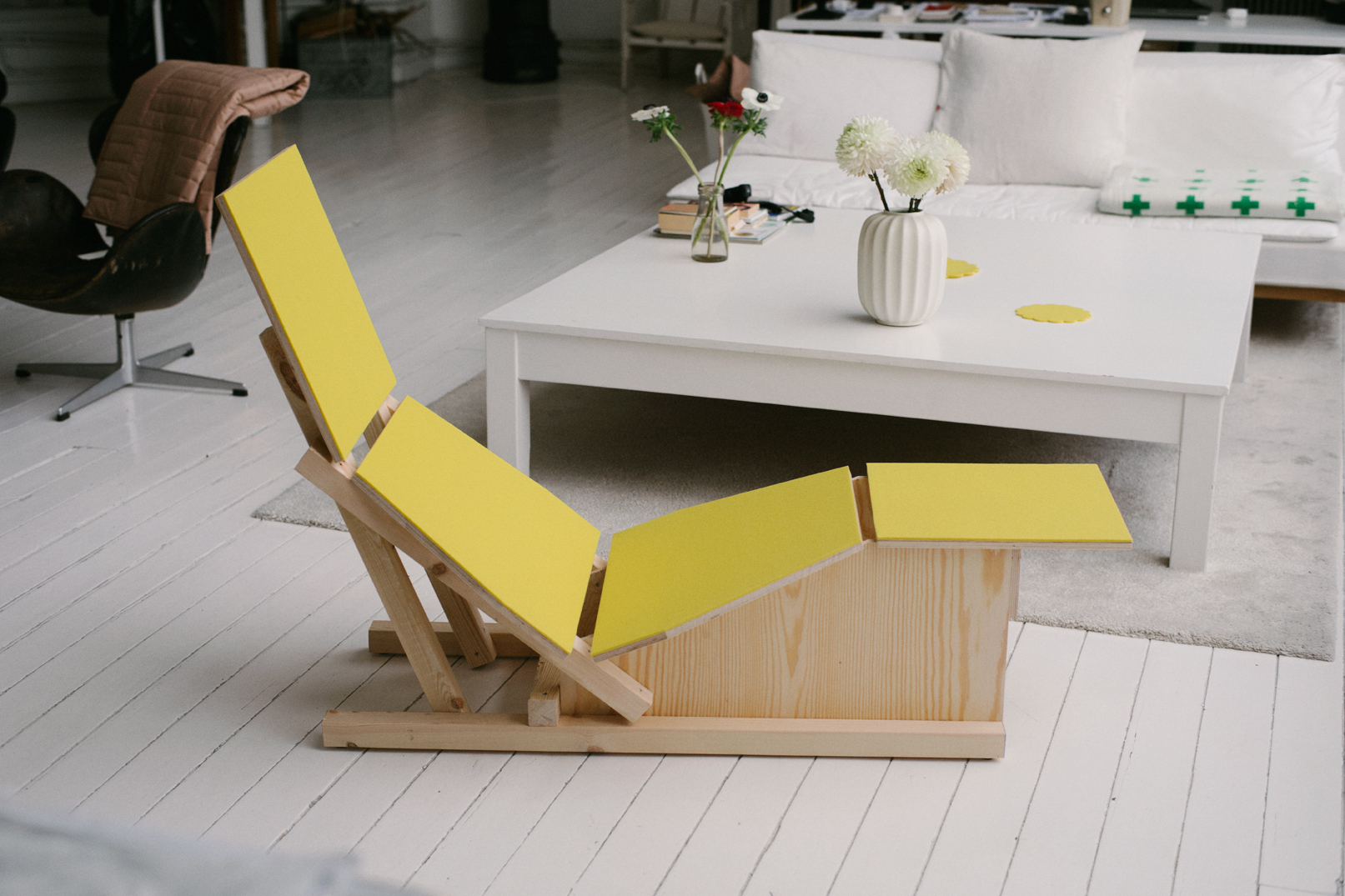 4PM Chaise