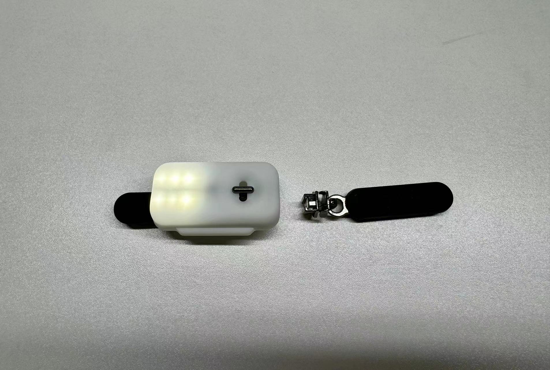 An Intelligent Zipper Device