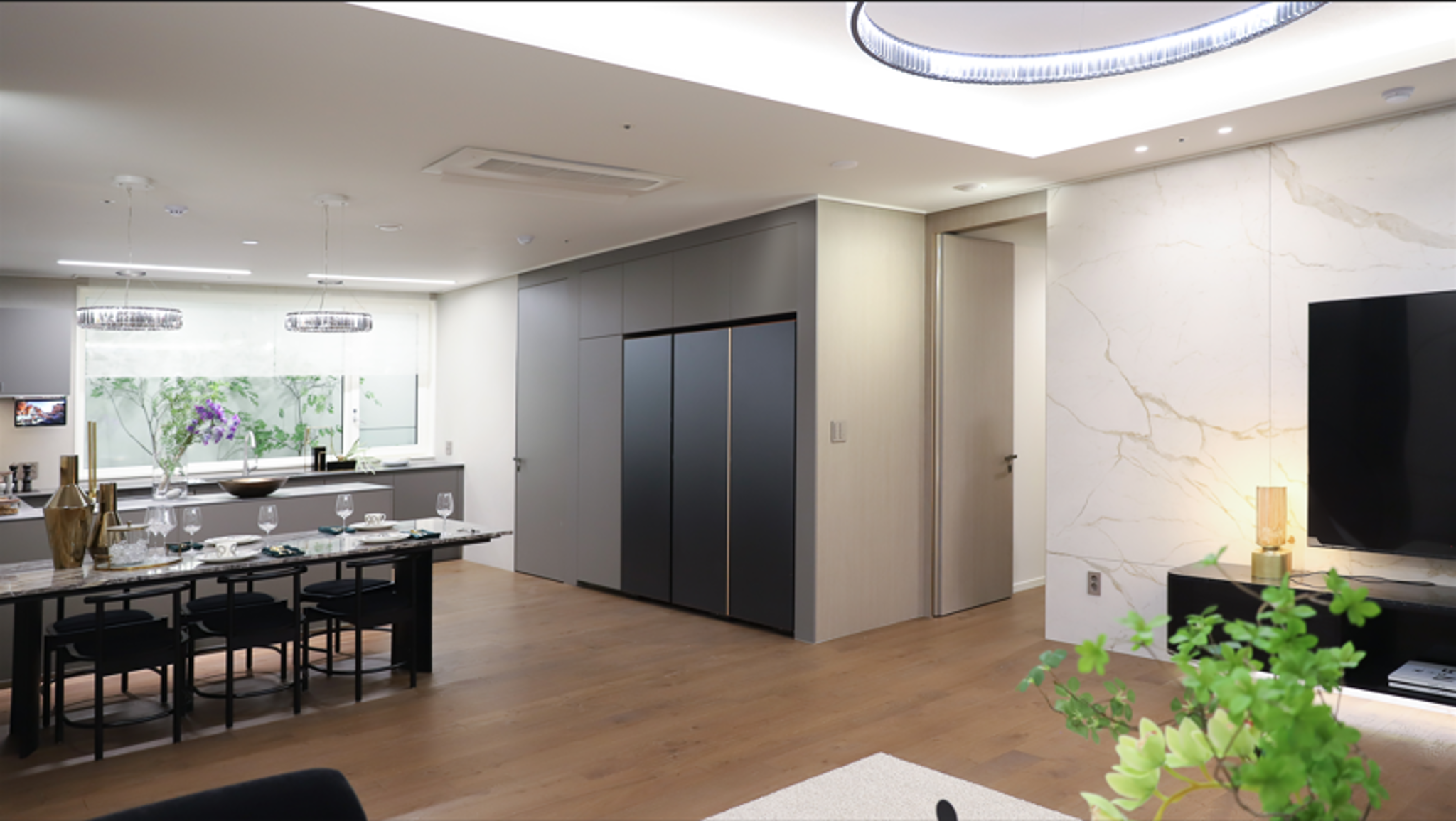 BUILT-IN-DOOR, CIELO