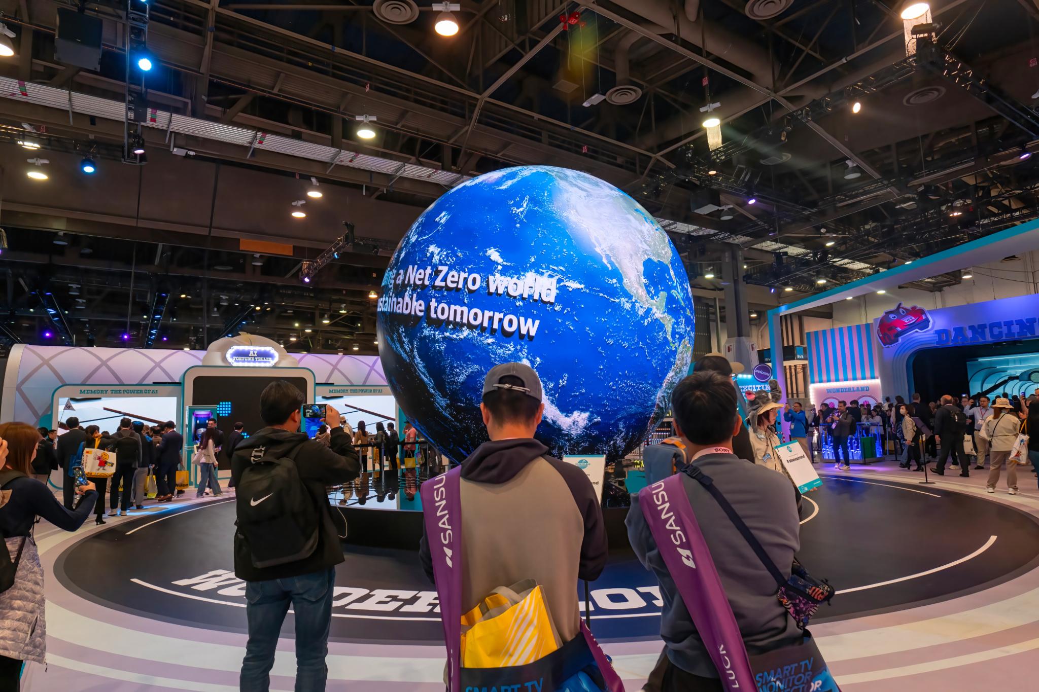 SK Wonder Globe (CES 2024, SK Group Pavilion) / SK