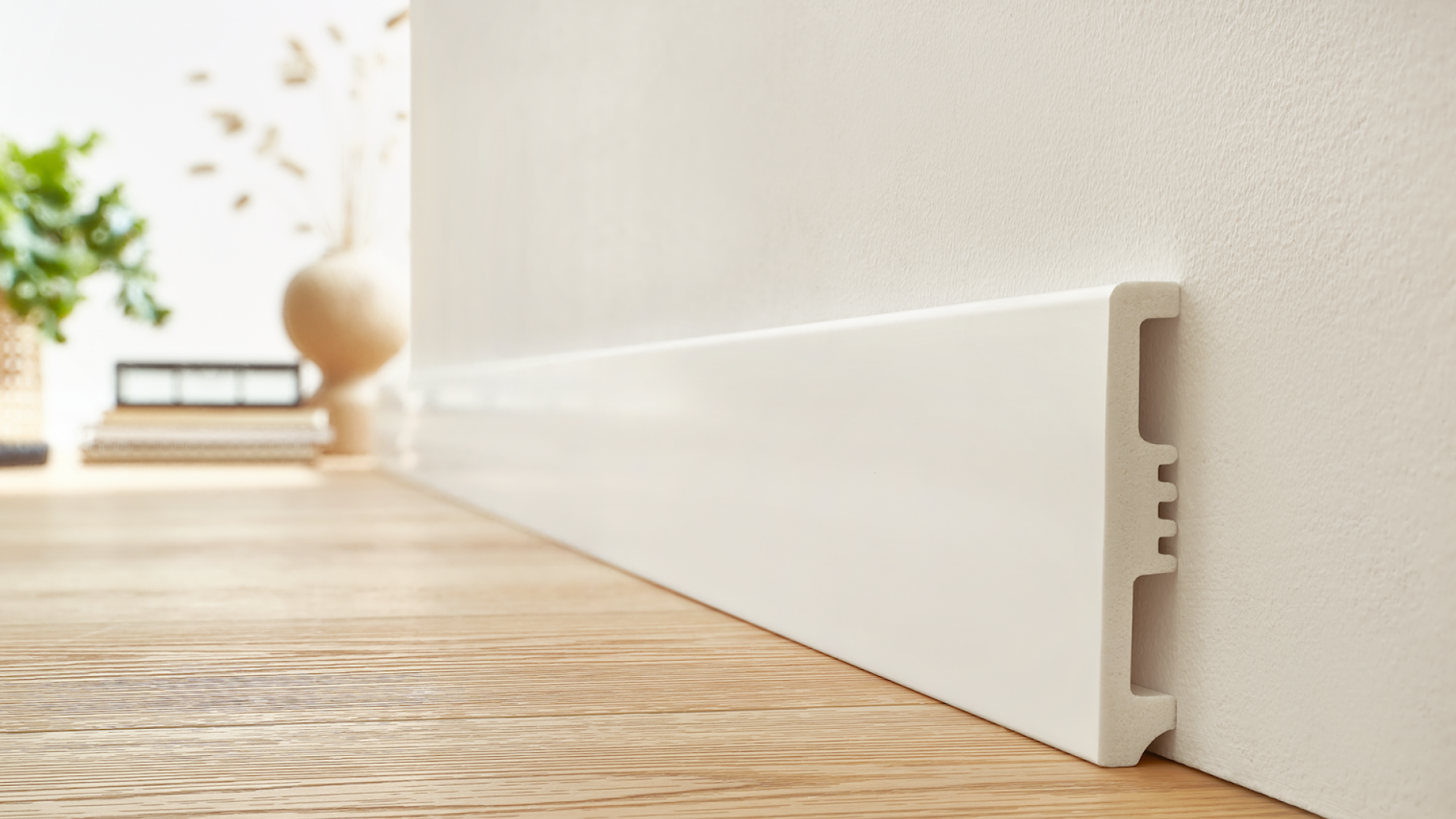 STIQ XL Skirting board