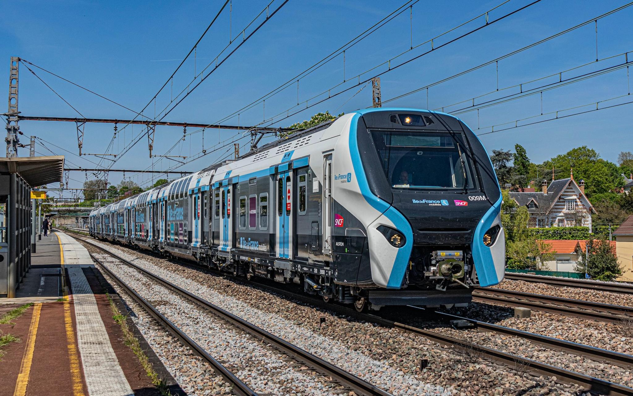 Soundscapes for train stations: a guiding poetry