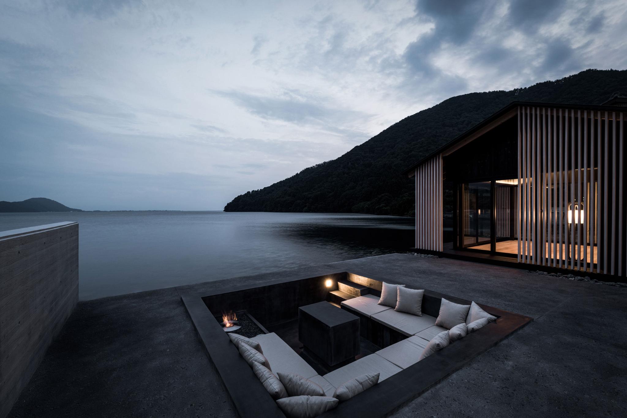 The Lakeside Villa