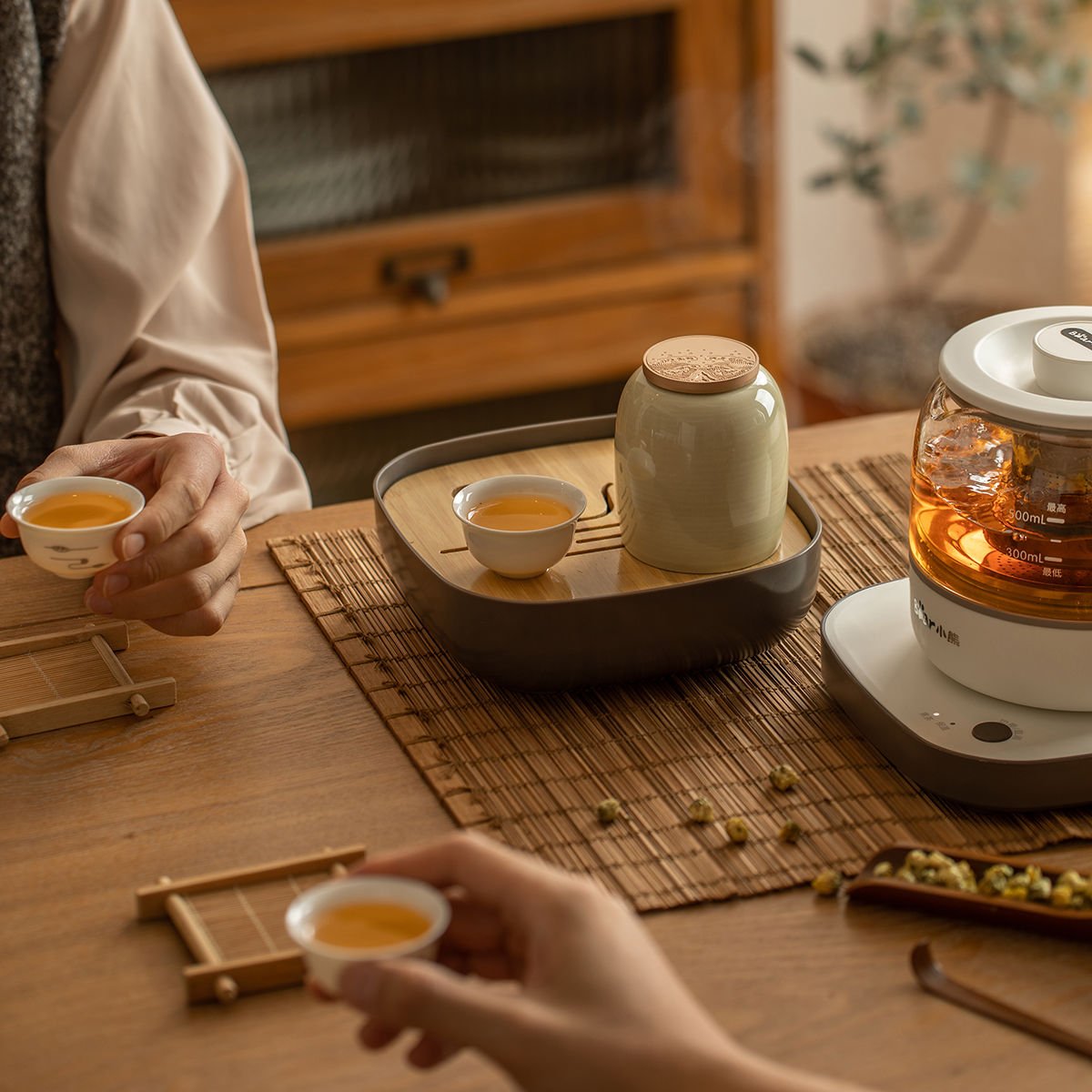 Stacked tea maker