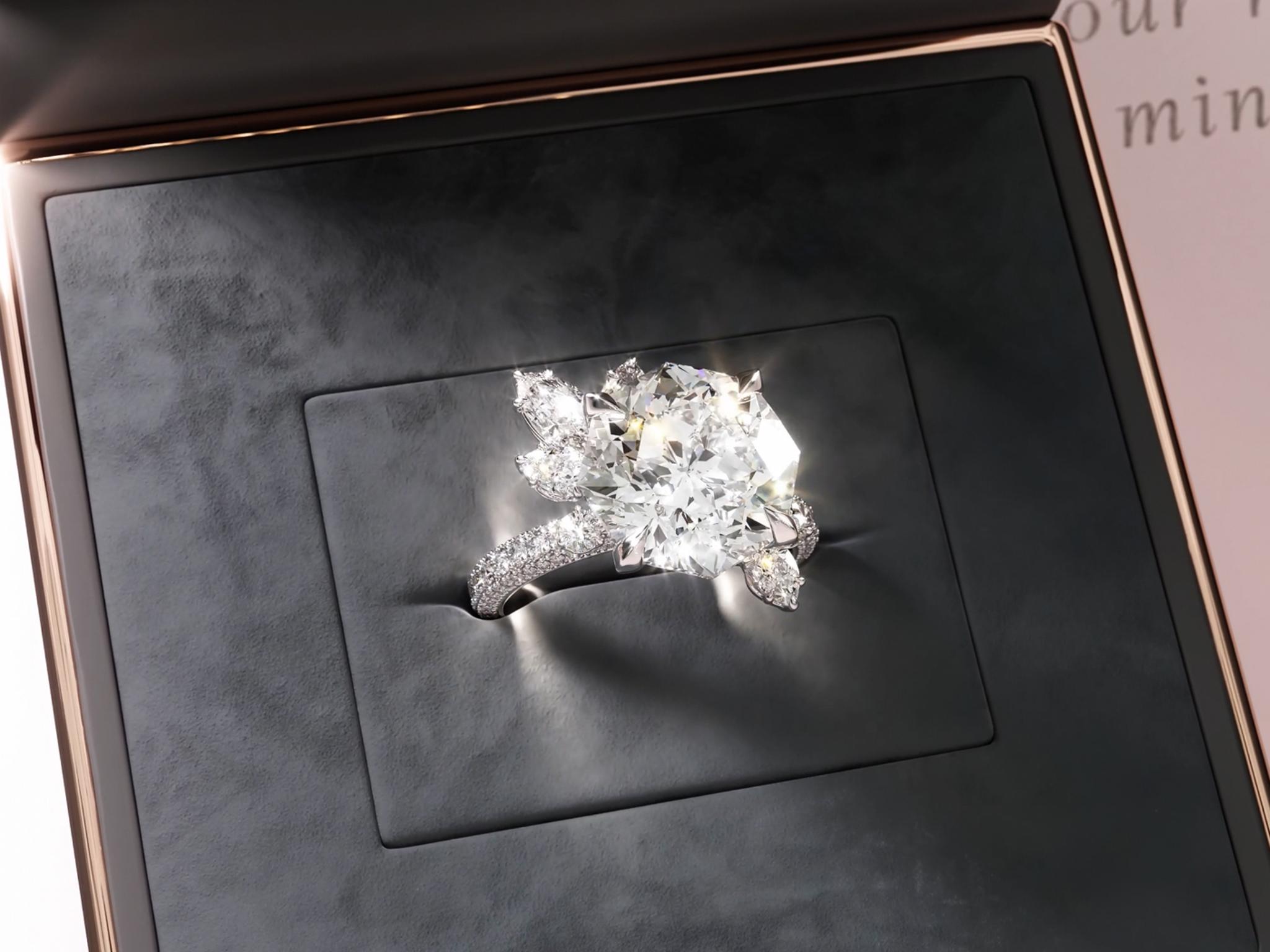 White Series Octagon Nova 137 facets Diamond