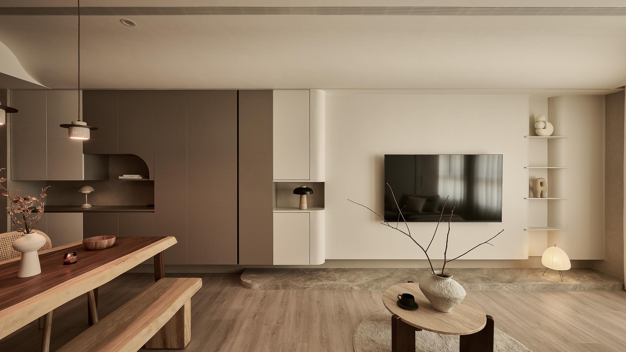 Soft Light & Gentle Mist