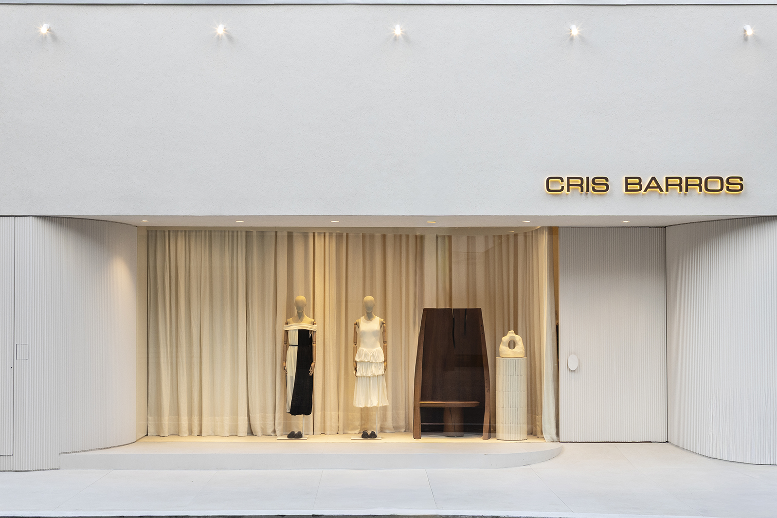 Cris Barros Flagship Store