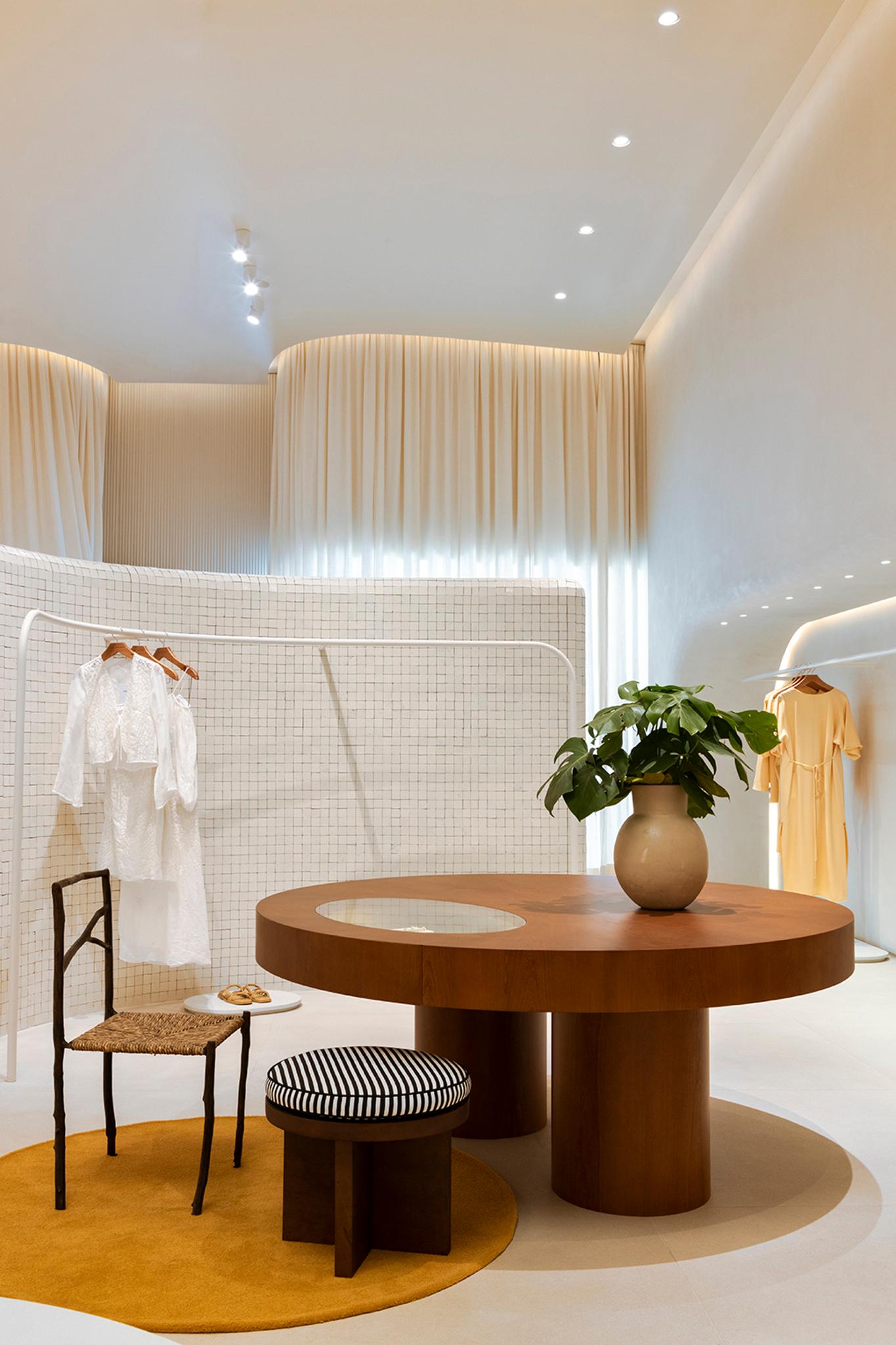 Cris Barros Flagship Store