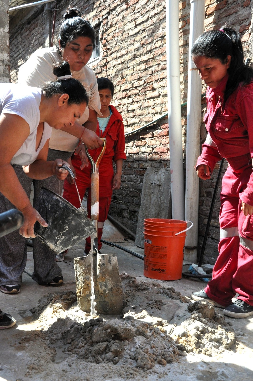 Women Masons: Resilient Housing in Informal Settle