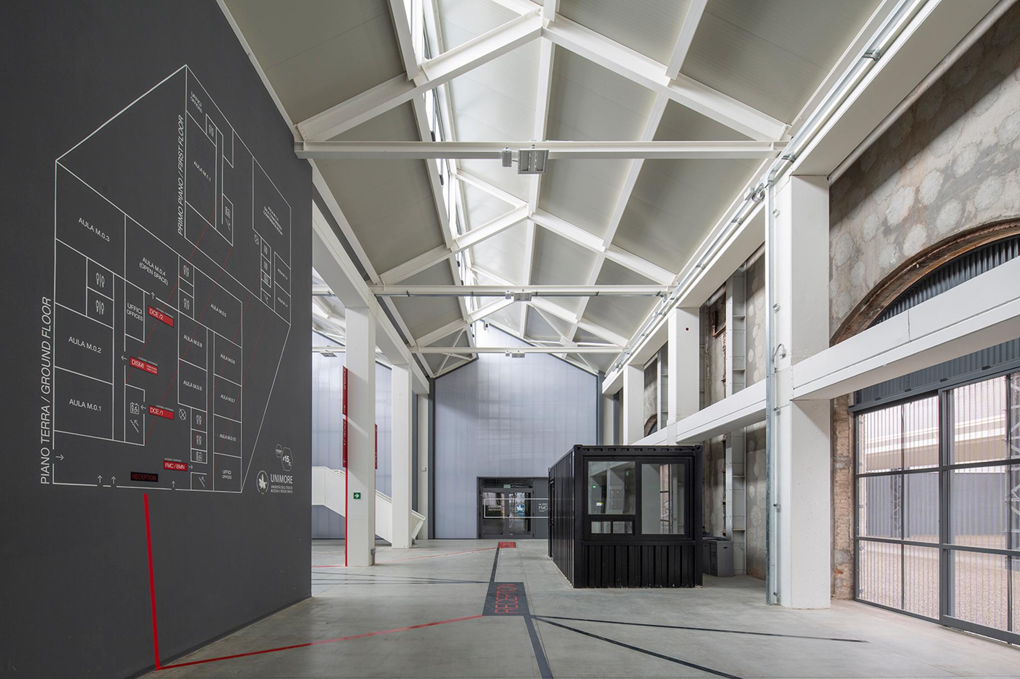 Wayfinding system University building UNIMORE #15c