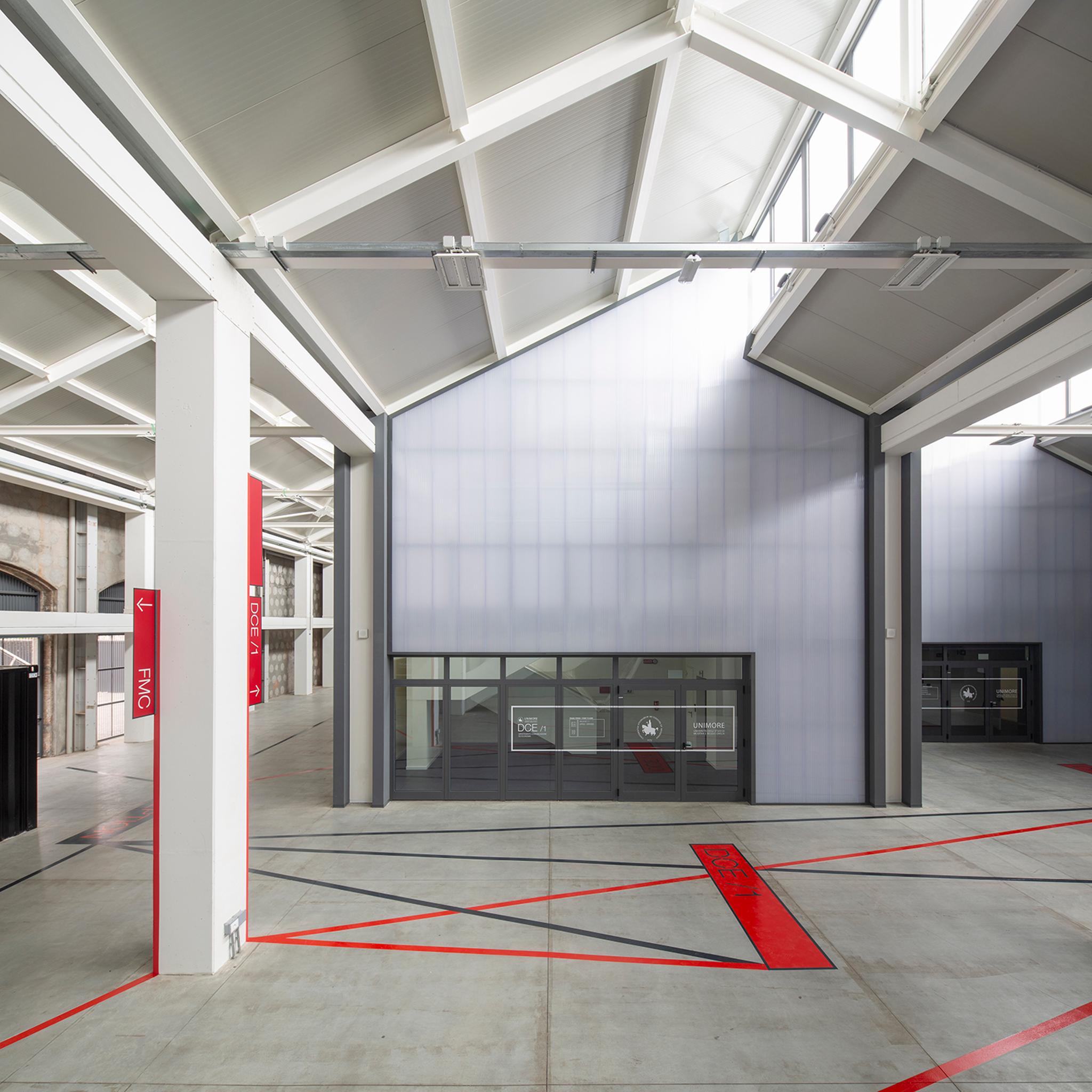 Wayfinding system University building UNIMORE #15c