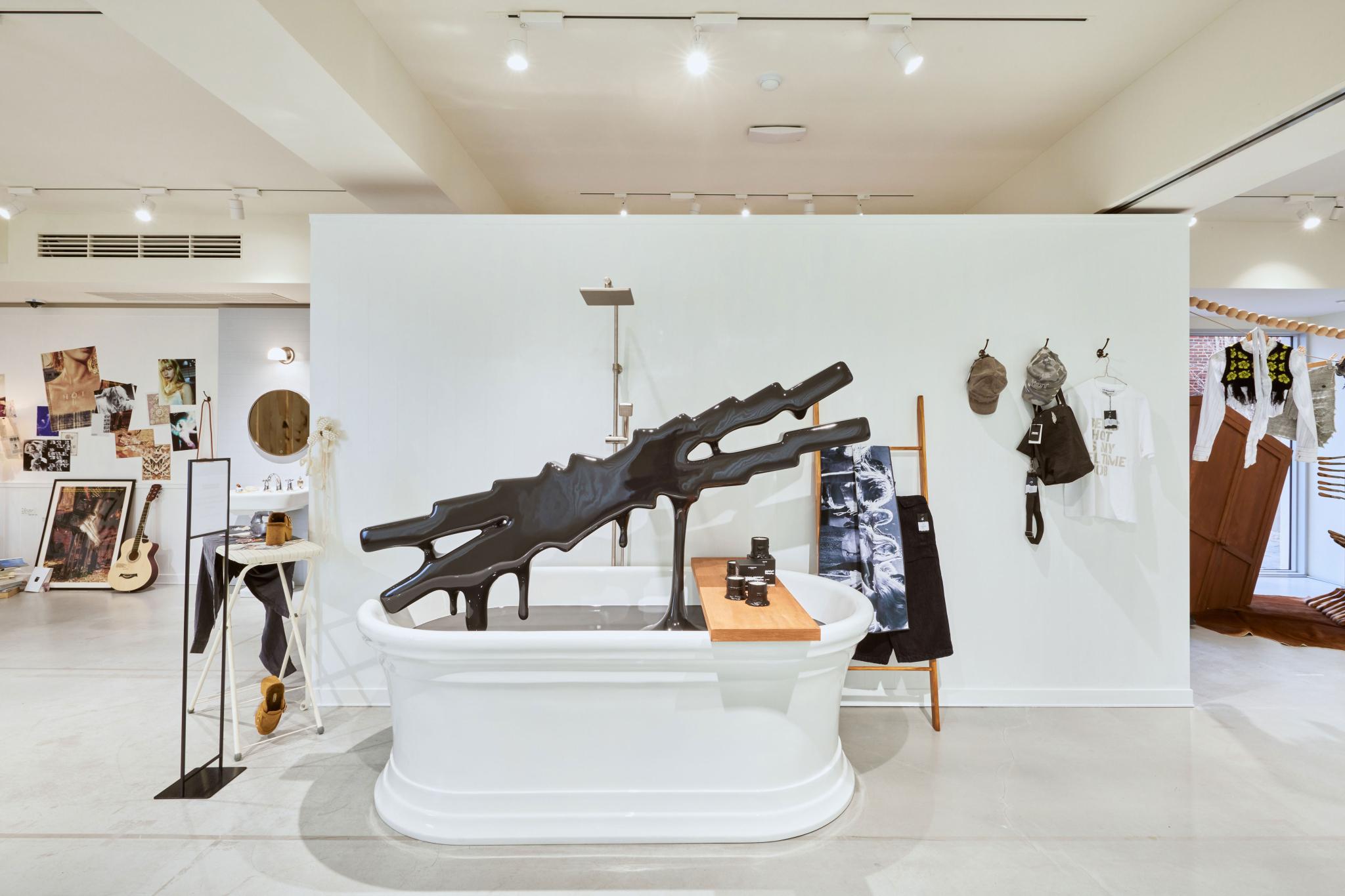 LE SSERAFIM 2025 S/S POP UP – THE HOT HOUSE