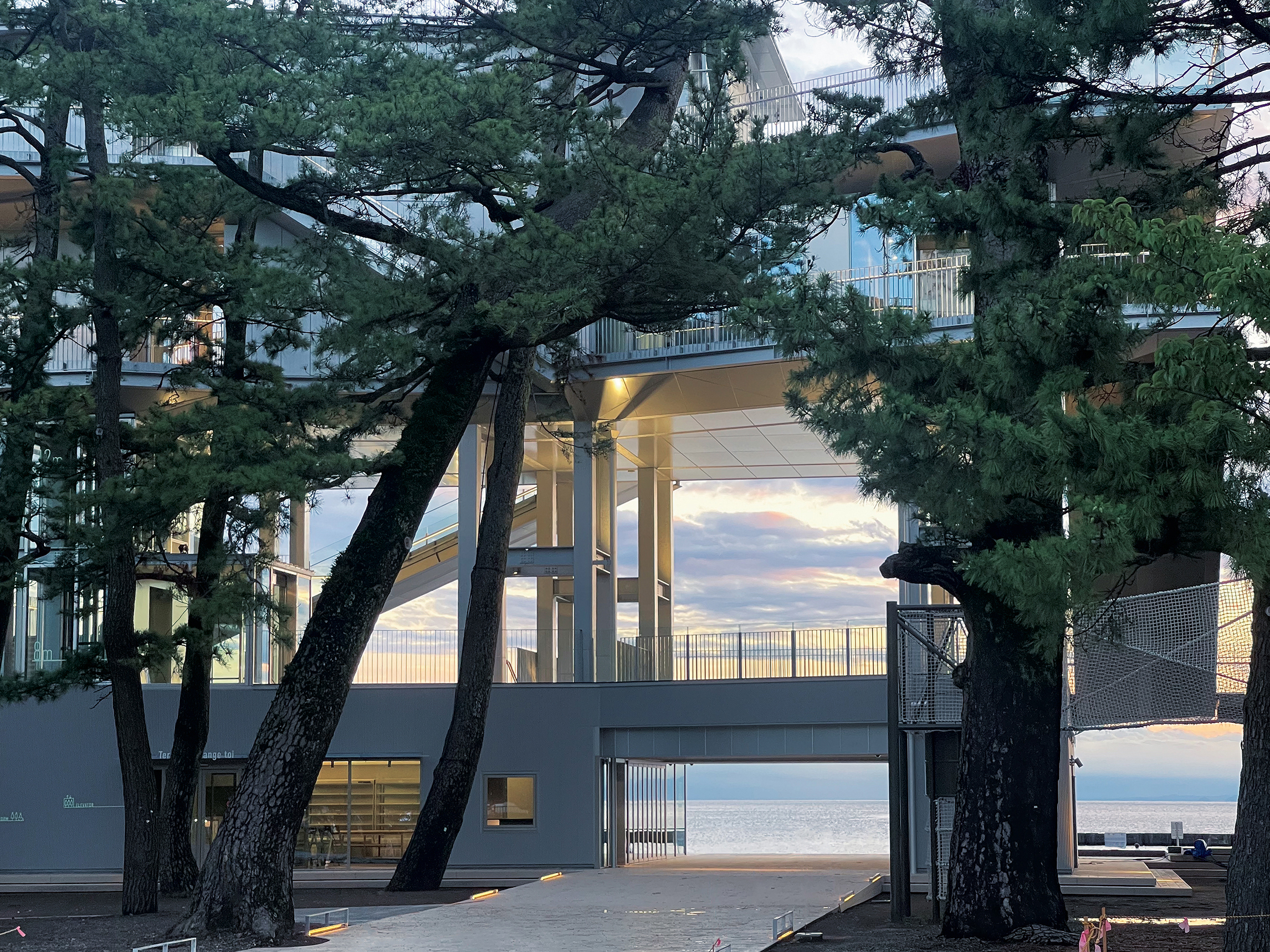 Tsunami Evacuation Complex: Terrasse Orange Toi