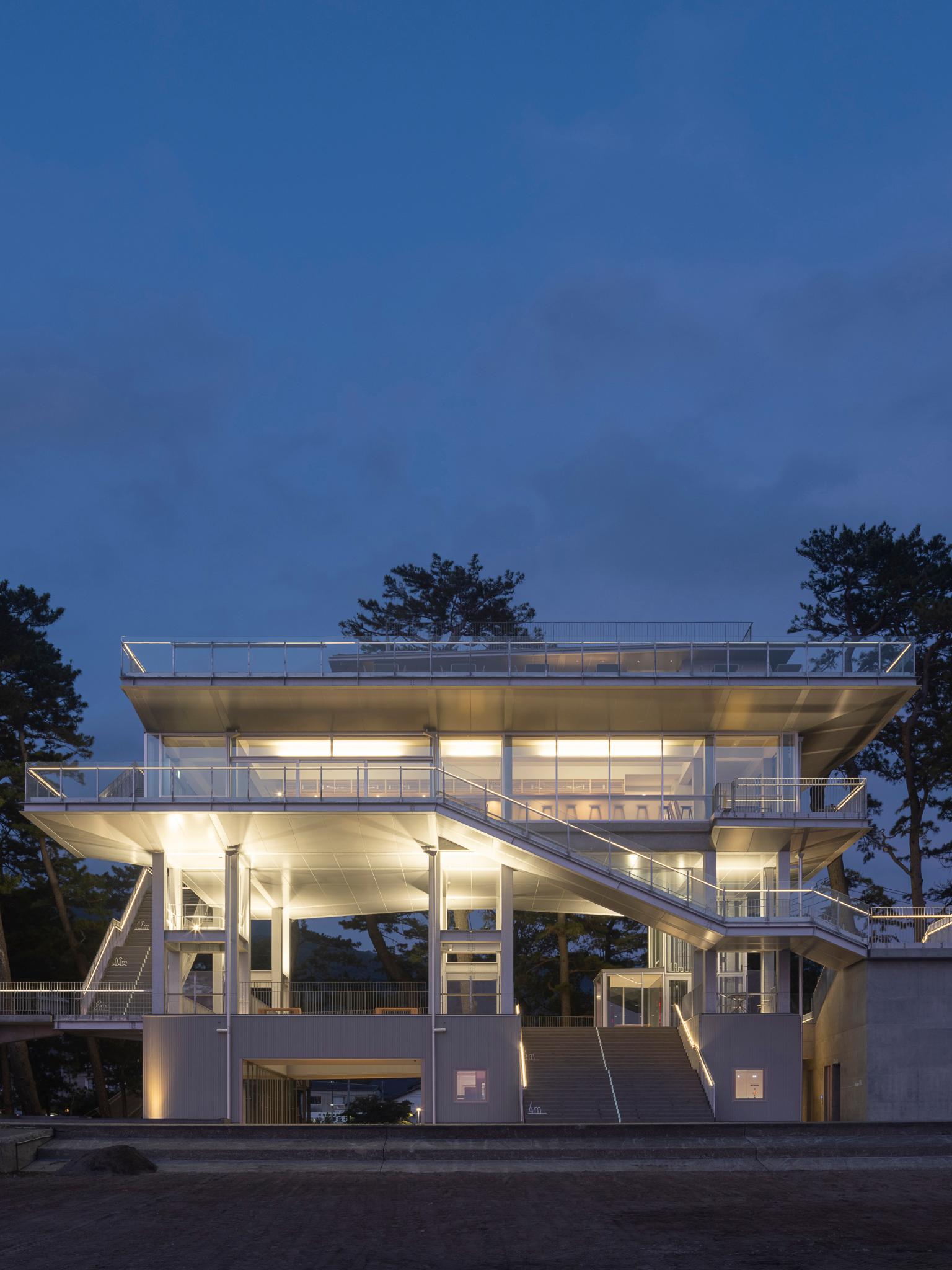 Tsunami Evacuation Complex: Terrasse Orange Toi