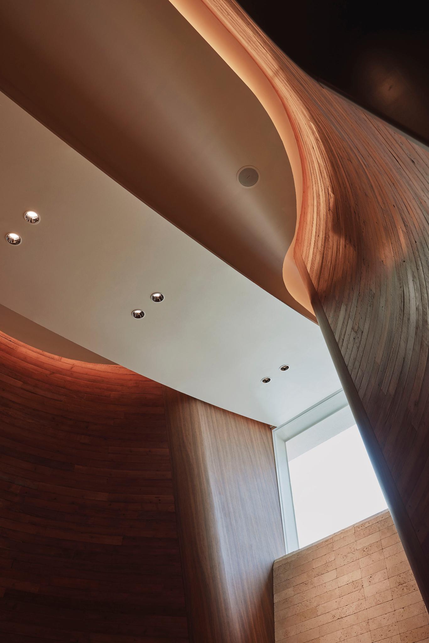 The Breeze of Yamate Bluff