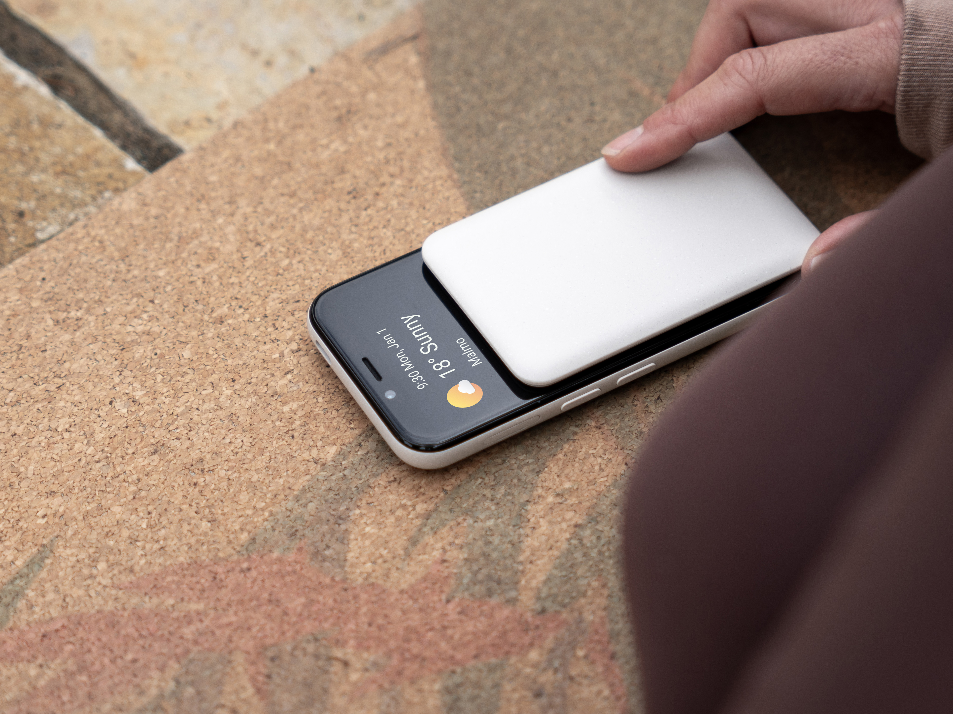 Doro Aurora A20 - Simple smartphone for Seniors