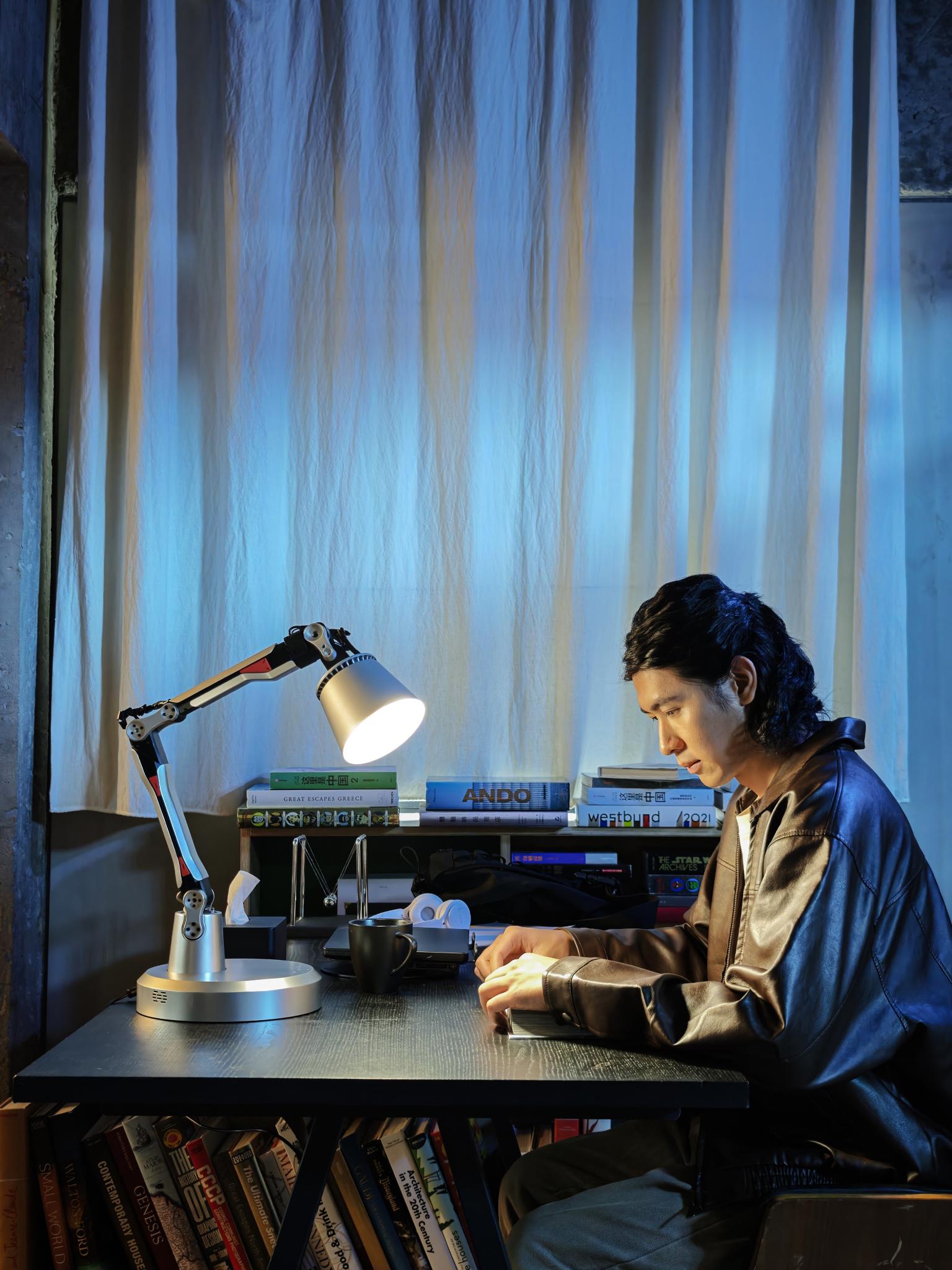 LEDVANCE AI Companion Lighting Robot