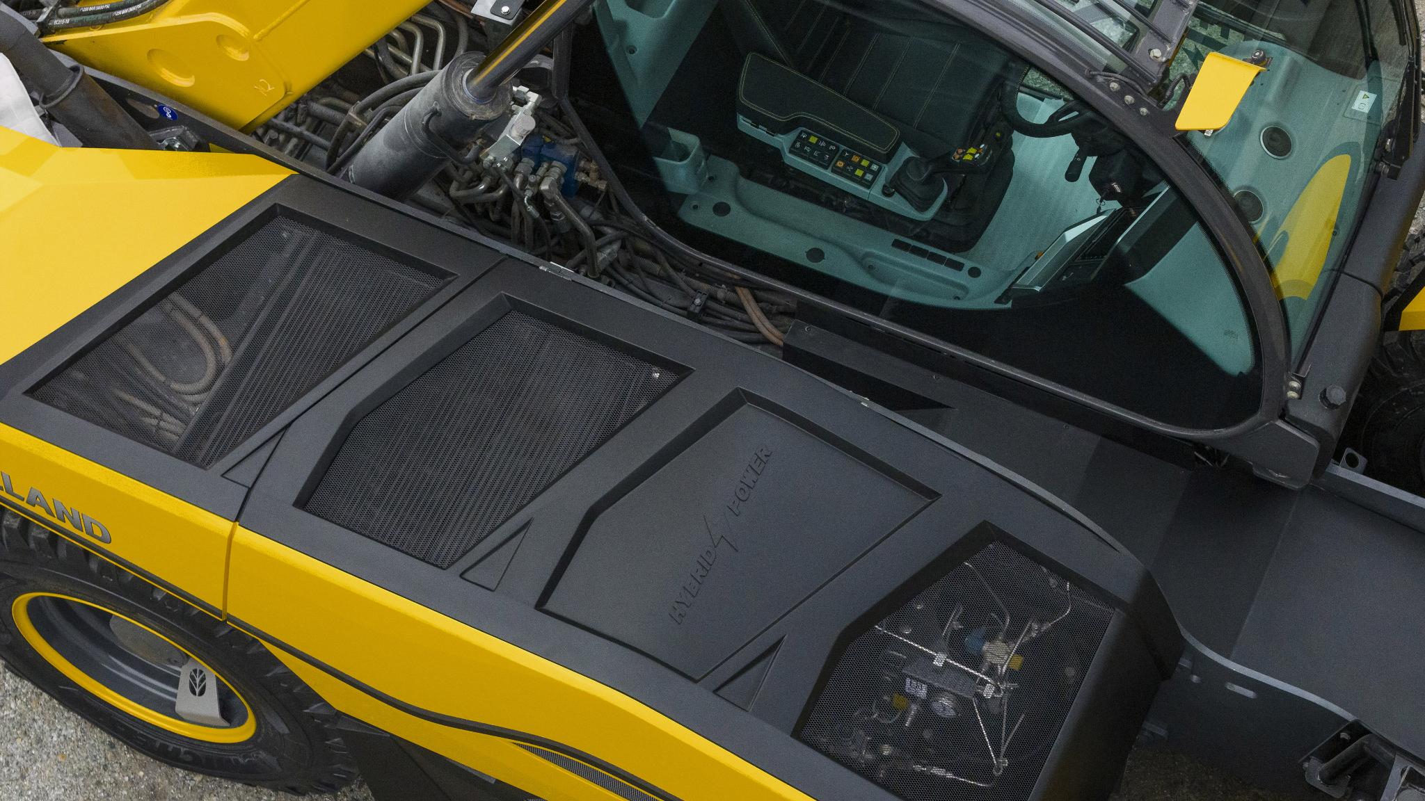 NEW HOLLAND HYBRID POWER TELEHANDLER