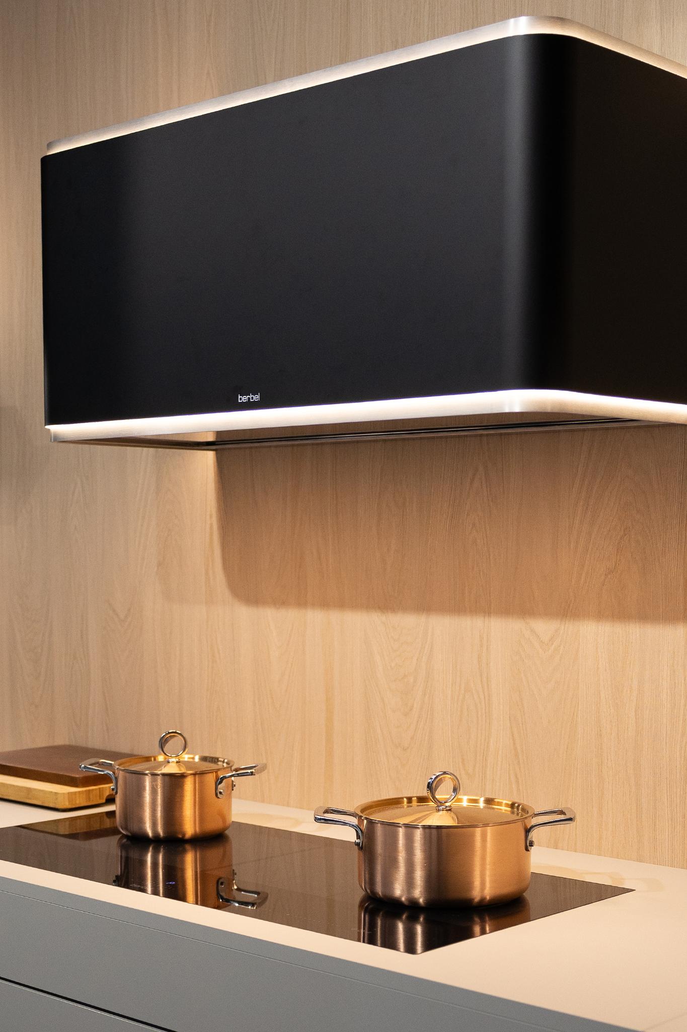 berbel wall-mounted hood Curveline