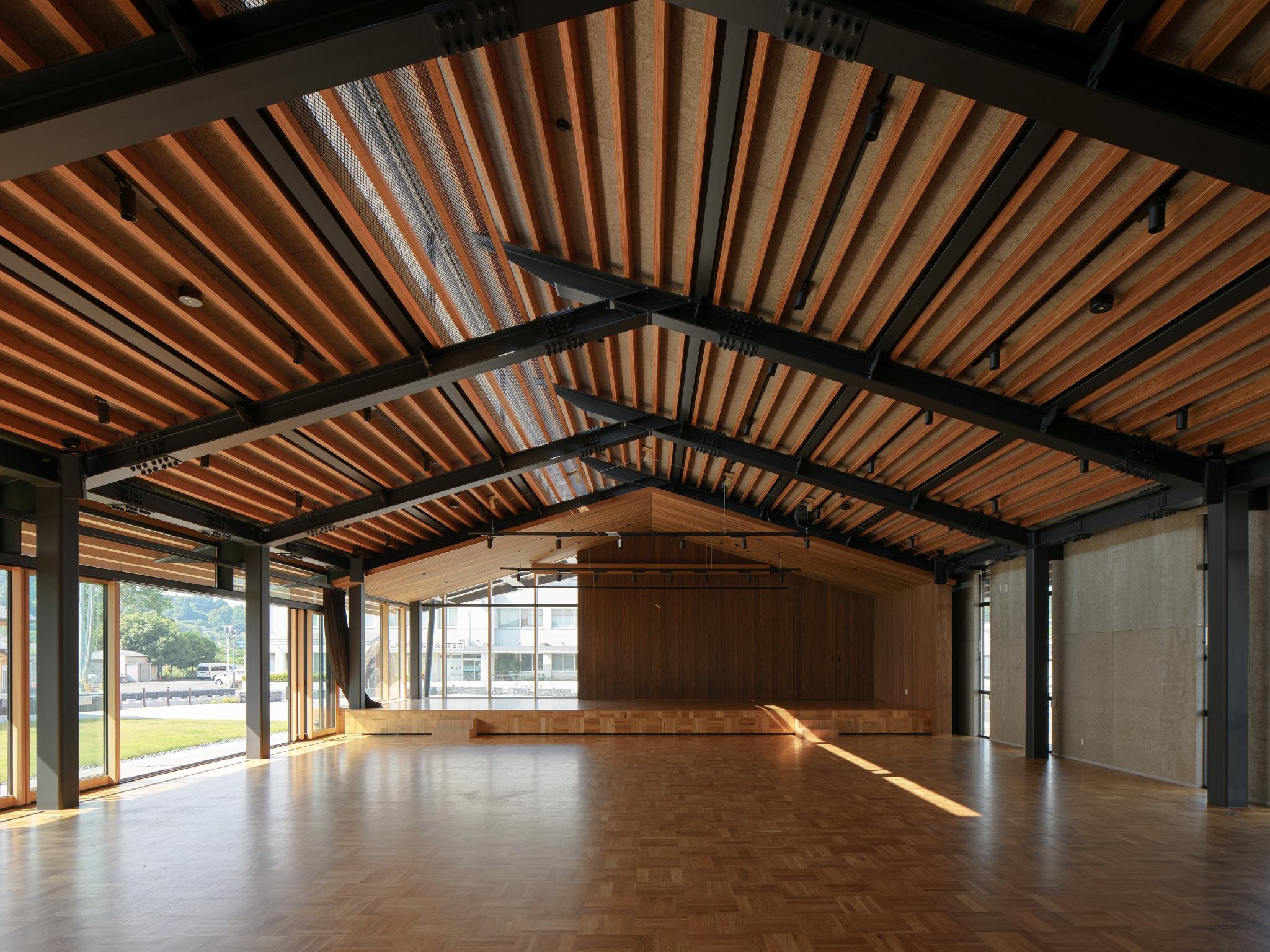 Kumenan town hall / community center