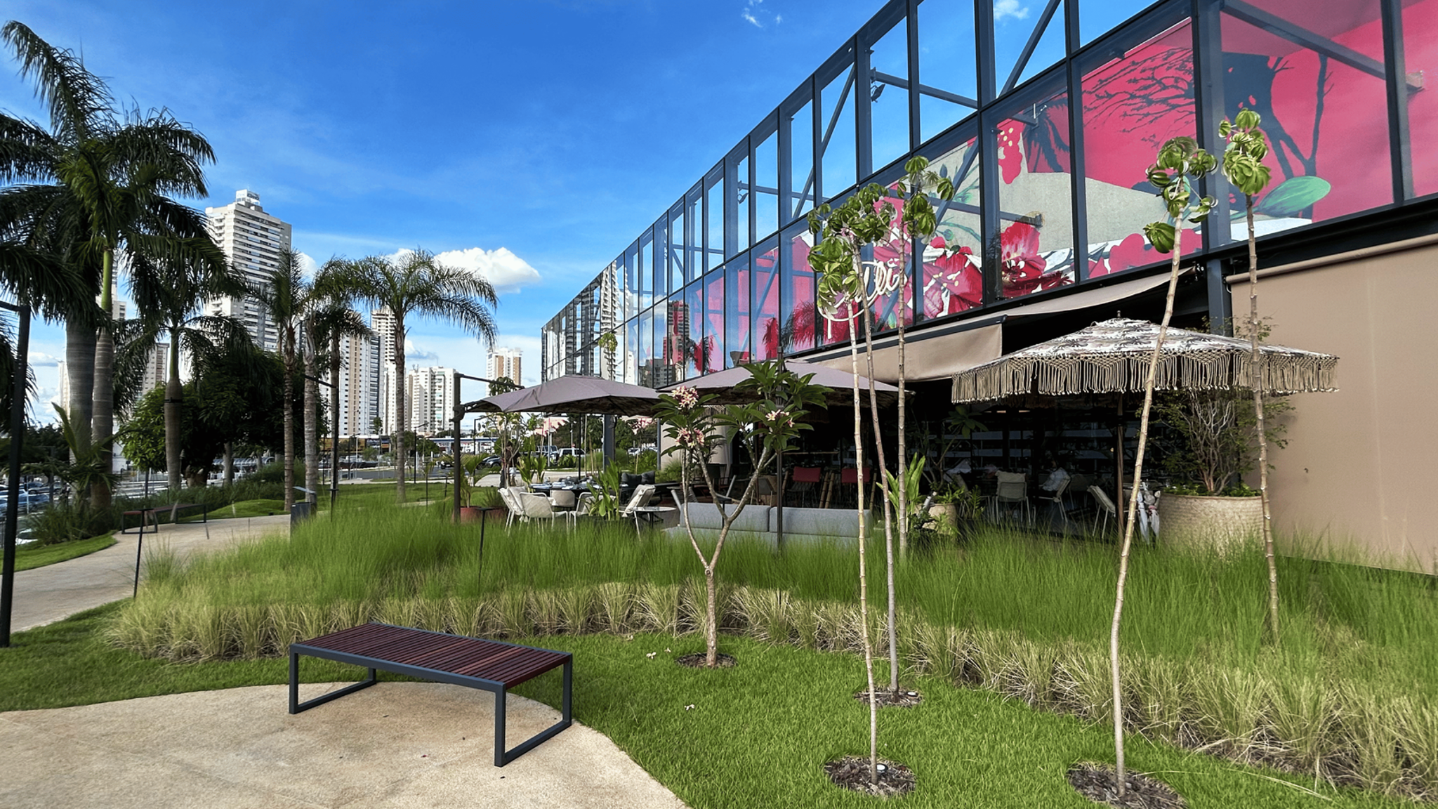 Central Hub of Flamboyant Urbanism