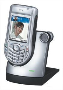 Nokia 6630 Smart Phone (3G WCDMA und EDGE) und Nokia Video Call Stand PT-8