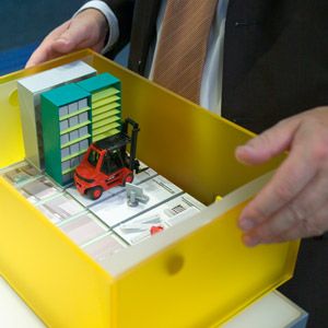 Neues Begreifen - DaimlerChrysler Automechanika 2004