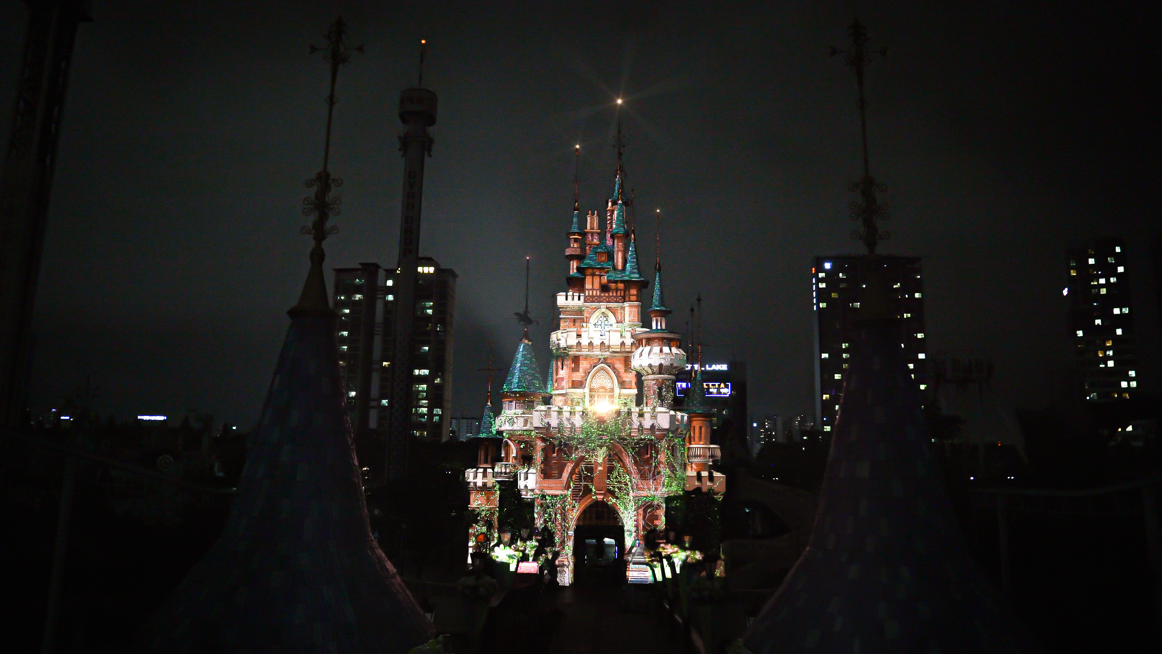 Magic Castle Lights-up 3D Mapping Show